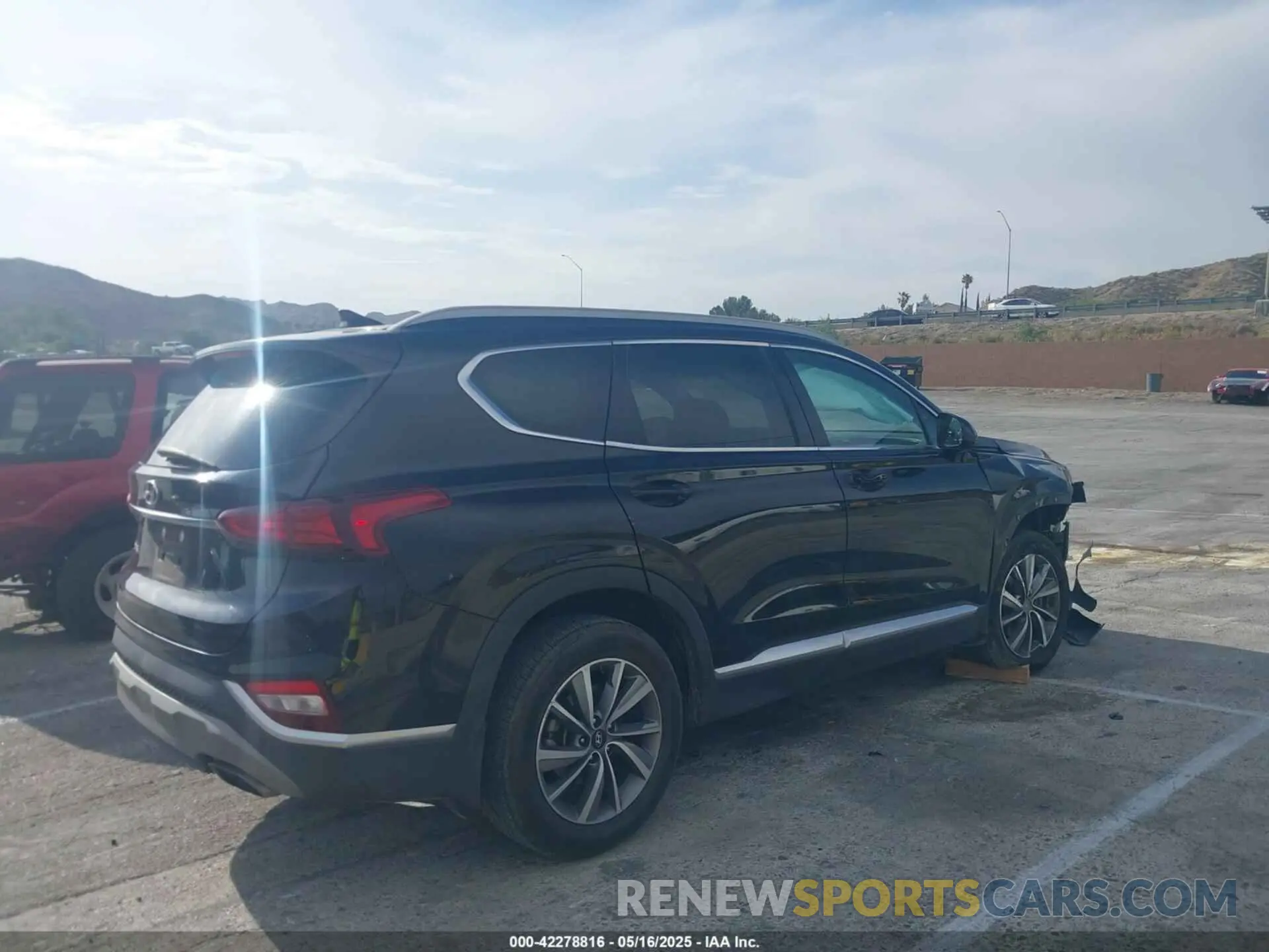 4 Photograph of a damaged car 5NMS33AD7LH222140 HYUNDAI SANTA FE 2020