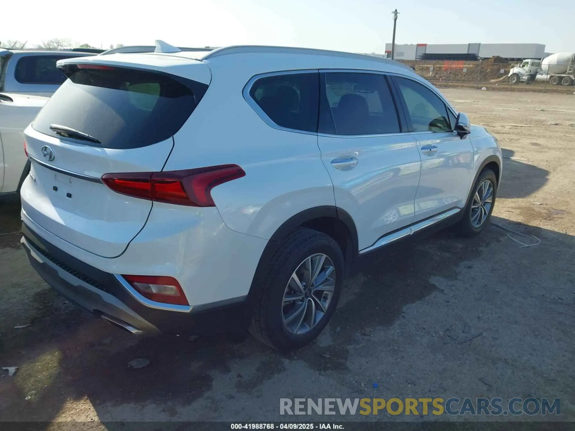 4 Photograph of a damaged car 5NMS33AD8LH188774 HYUNDAI SANTA FE 2020