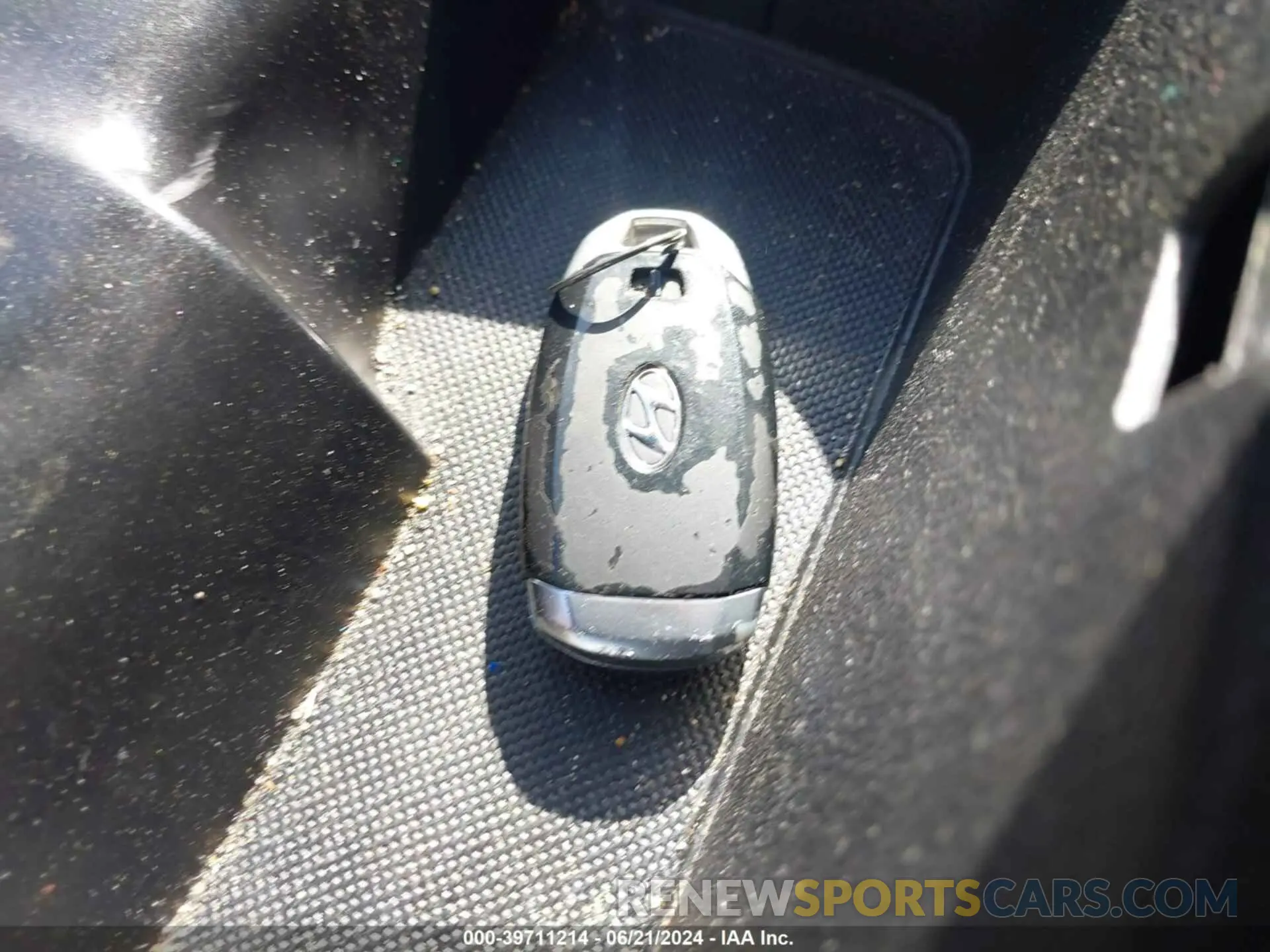 11 Photograph of a damaged car 5NMS33AD8LH190251 HYUNDAI SANTA FE 2020
