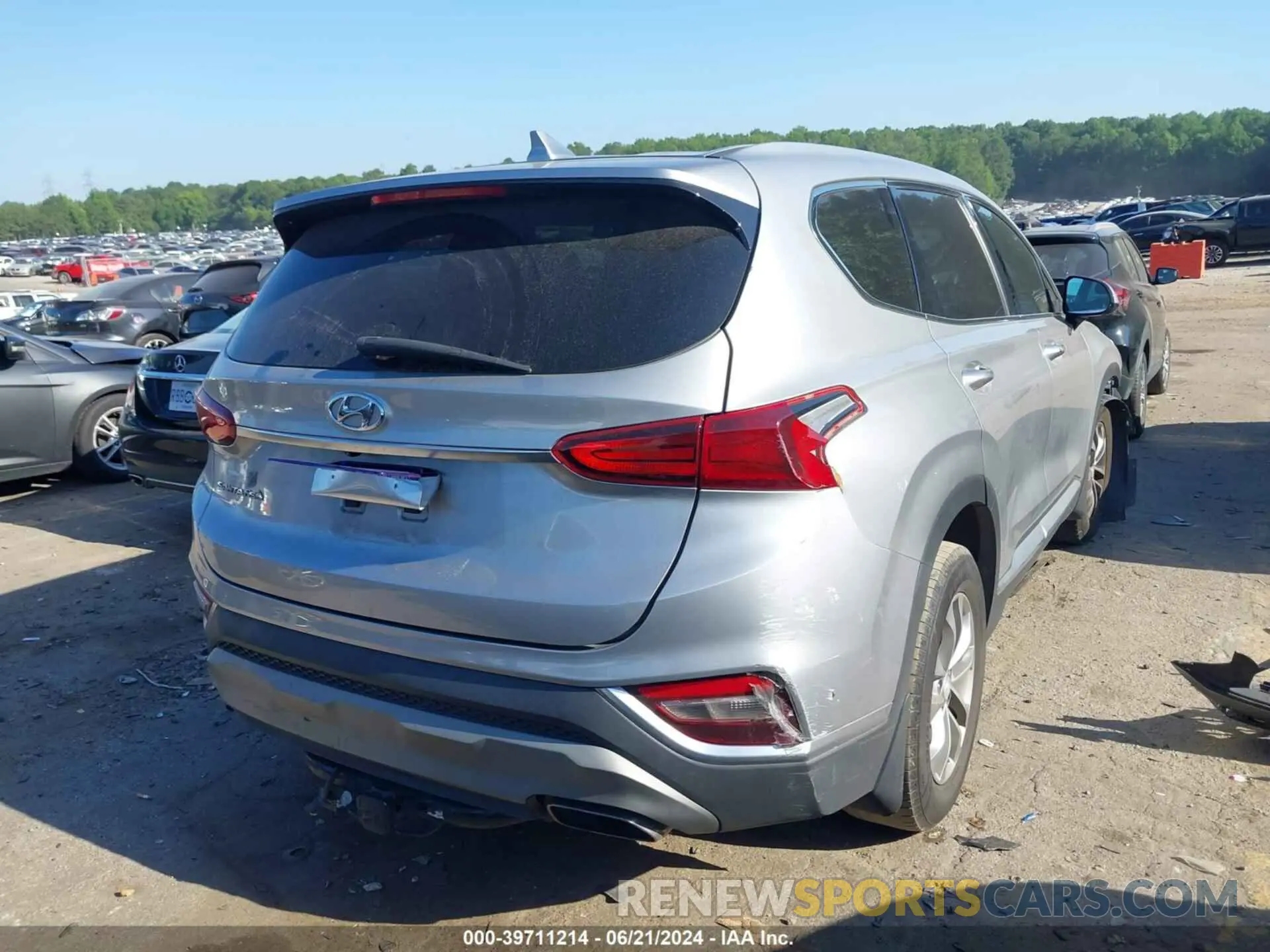 4 Photograph of a damaged car 5NMS33AD8LH190251 HYUNDAI SANTA FE 2020