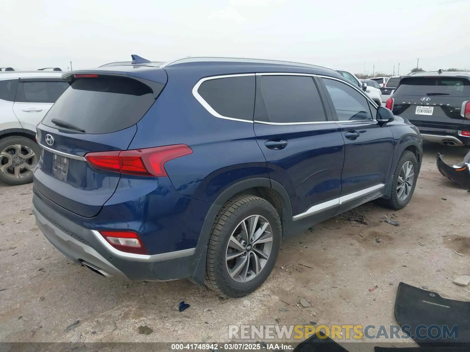 4 Photograph of a damaged car 5NMS33AD8LH260329 HYUNDAI SANTA FE 2020