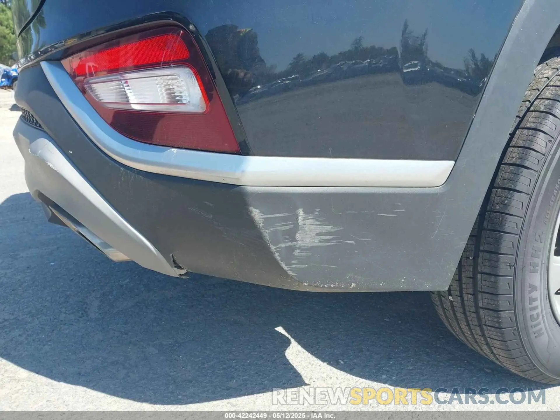 6 Photograph of a damaged car 5NMS3CAD3LH213693 HYUNDAI SANTA FE 2020