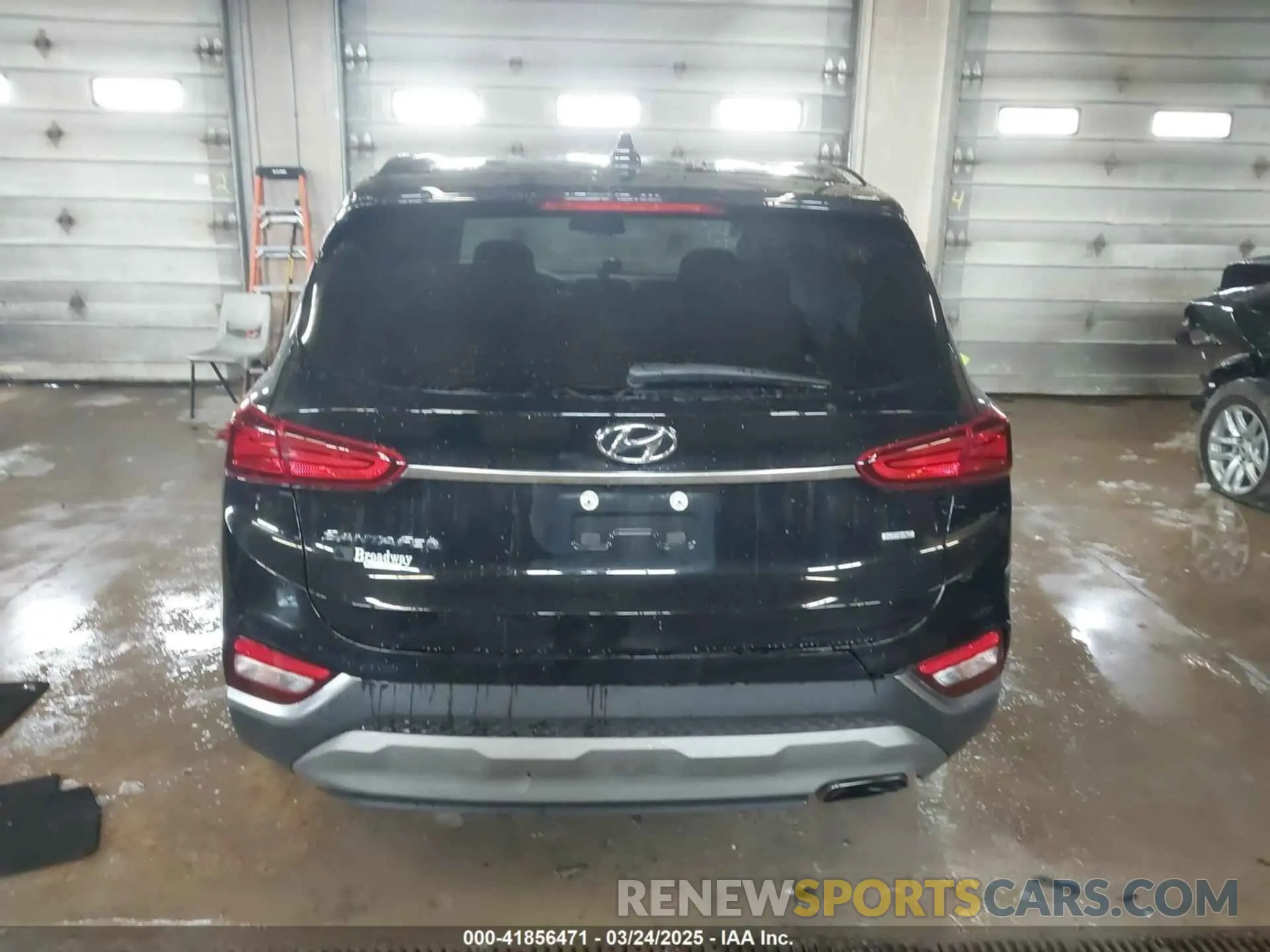 17 Photograph of a damaged car 5NMS3CAD6LH215275 HYUNDAI SANTA FE 2020