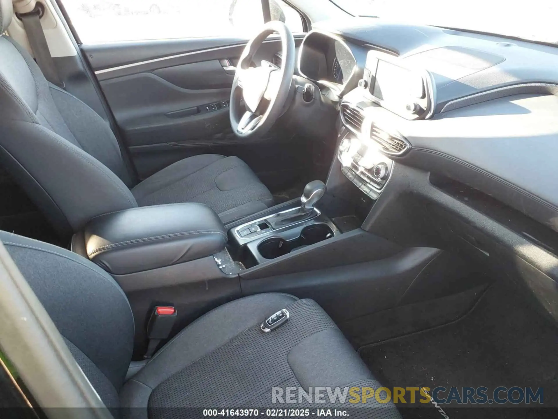 5 Photograph of a damaged car 5NMS3CADXLH156974 HYUNDAI SANTA FE 2020