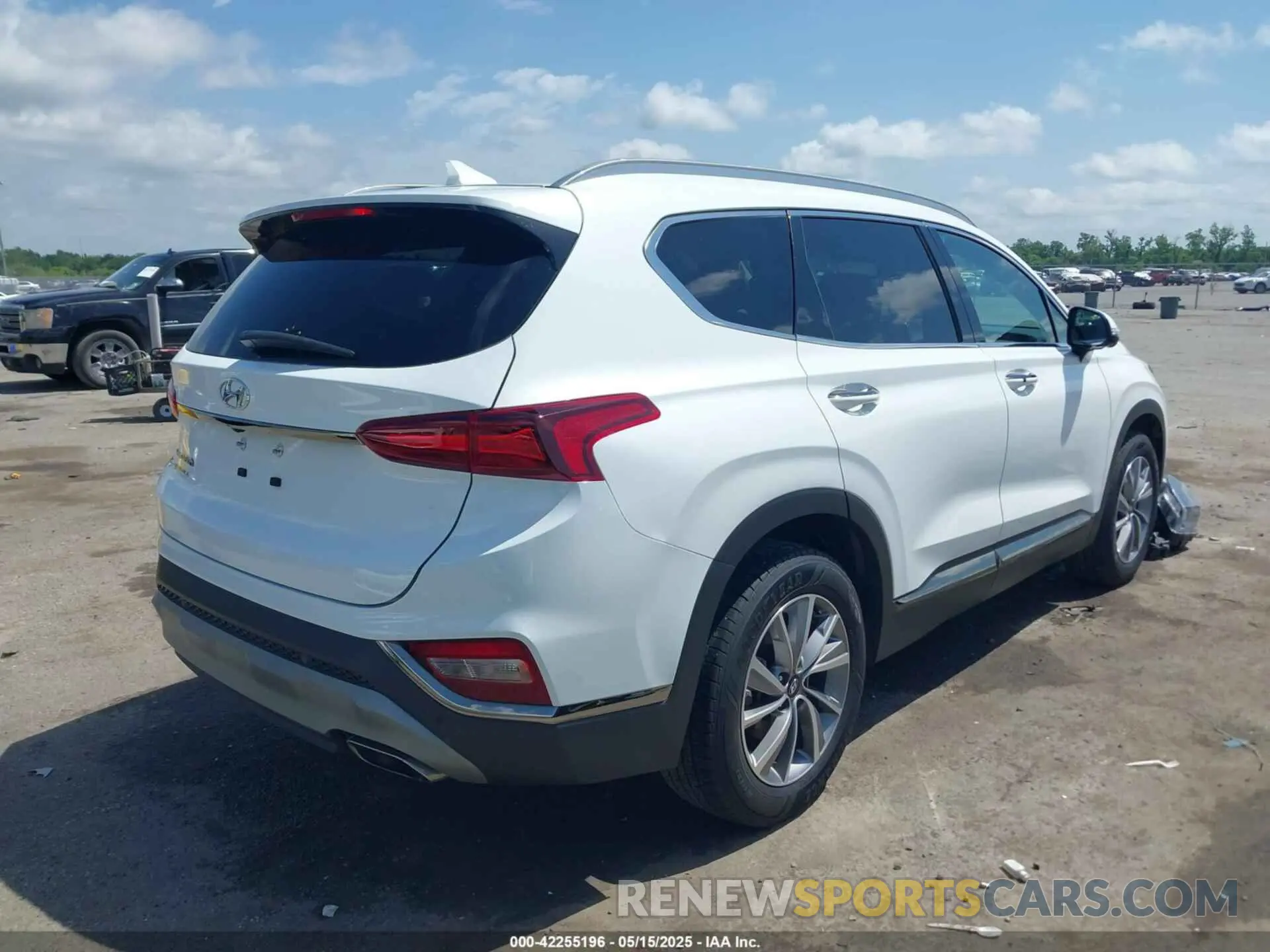 4 Photograph of a damaged car 5NMS53AD7LH280565 HYUNDAI SANTA FE 2020