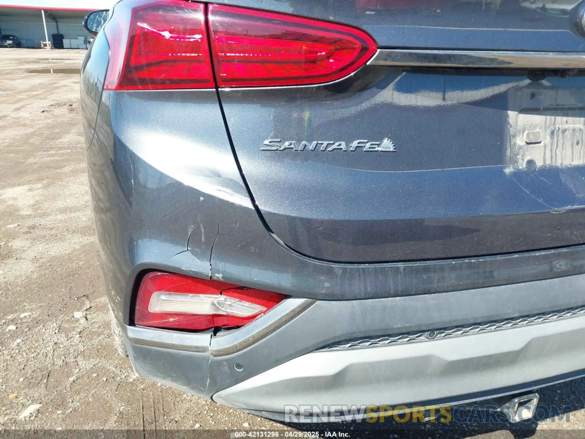 18 Photograph of a damaged car 5NMS5CAA0LH208063 HYUNDAI SANTA FE 2020
