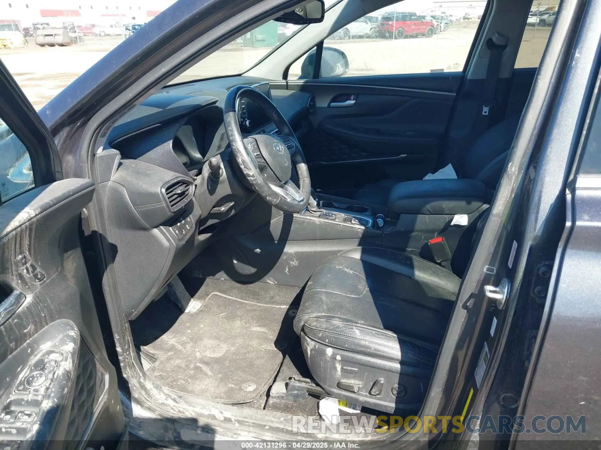 5 Photograph of a damaged car 5NMS5CAA0LH208063 HYUNDAI SANTA FE 2020