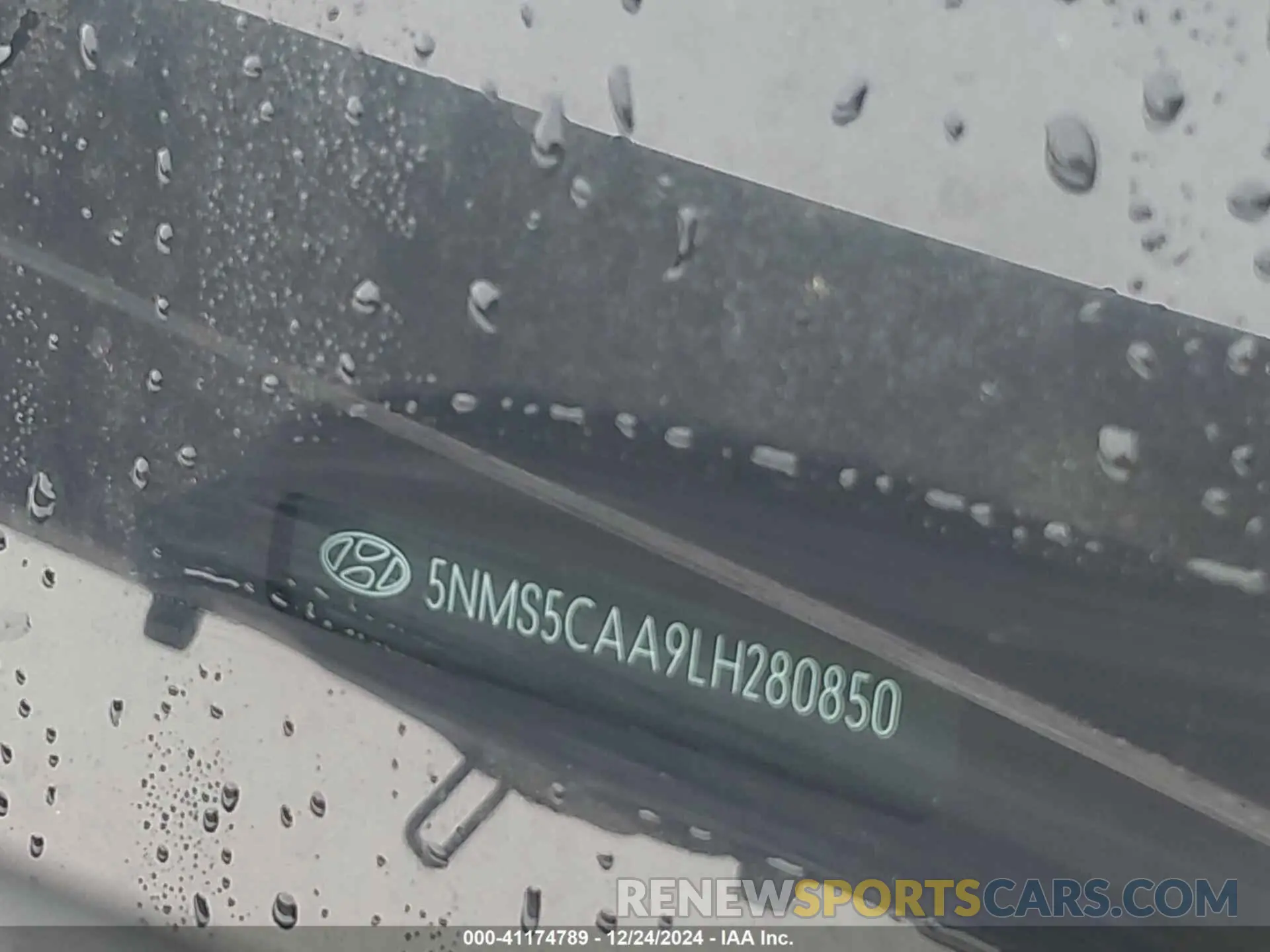 18 Photograph of a damaged car 5NMS5CAA9LH280850 HYUNDAI SANTA FE 2020