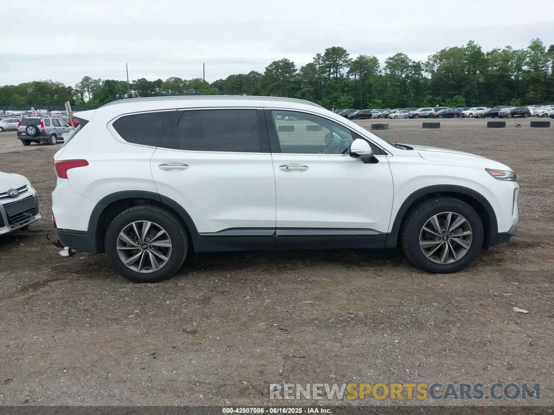 13 Photograph of a damaged car 5NMS5CAD4LH207587 HYUNDAI SANTA FE 2020