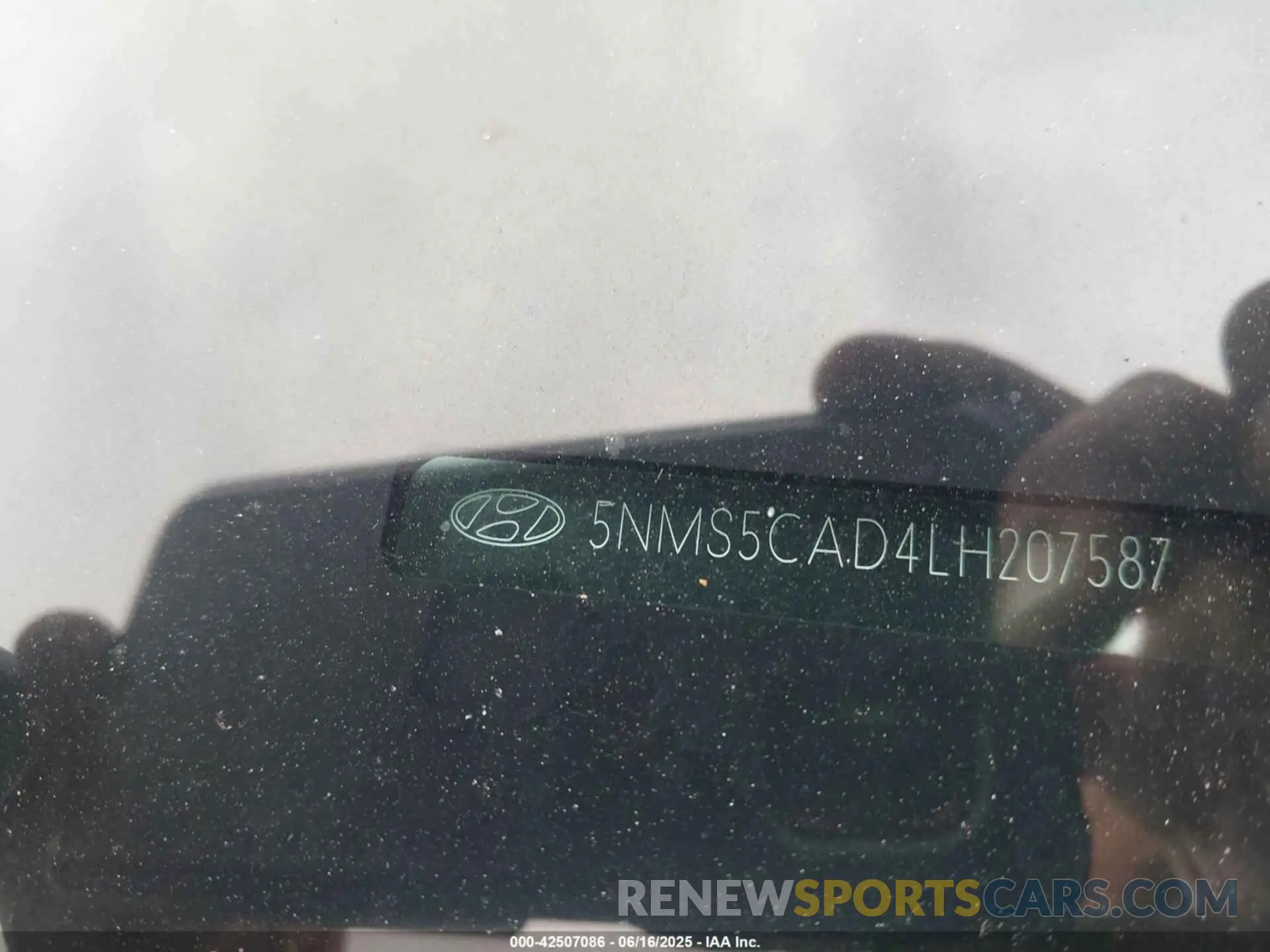 17 Photograph of a damaged car 5NMS5CAD4LH207587 HYUNDAI SANTA FE 2020