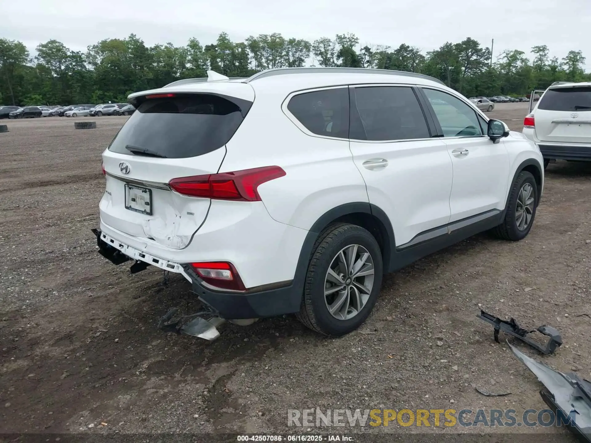 4 Photograph of a damaged car 5NMS5CAD4LH207587 HYUNDAI SANTA FE 2020