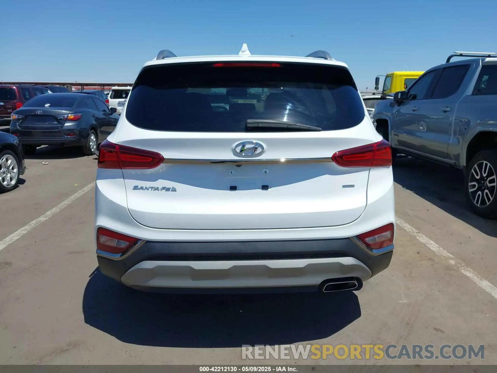 17 Photograph of a damaged car 5NMS5CAD8LH209374 HYUNDAI SANTA FE 2020