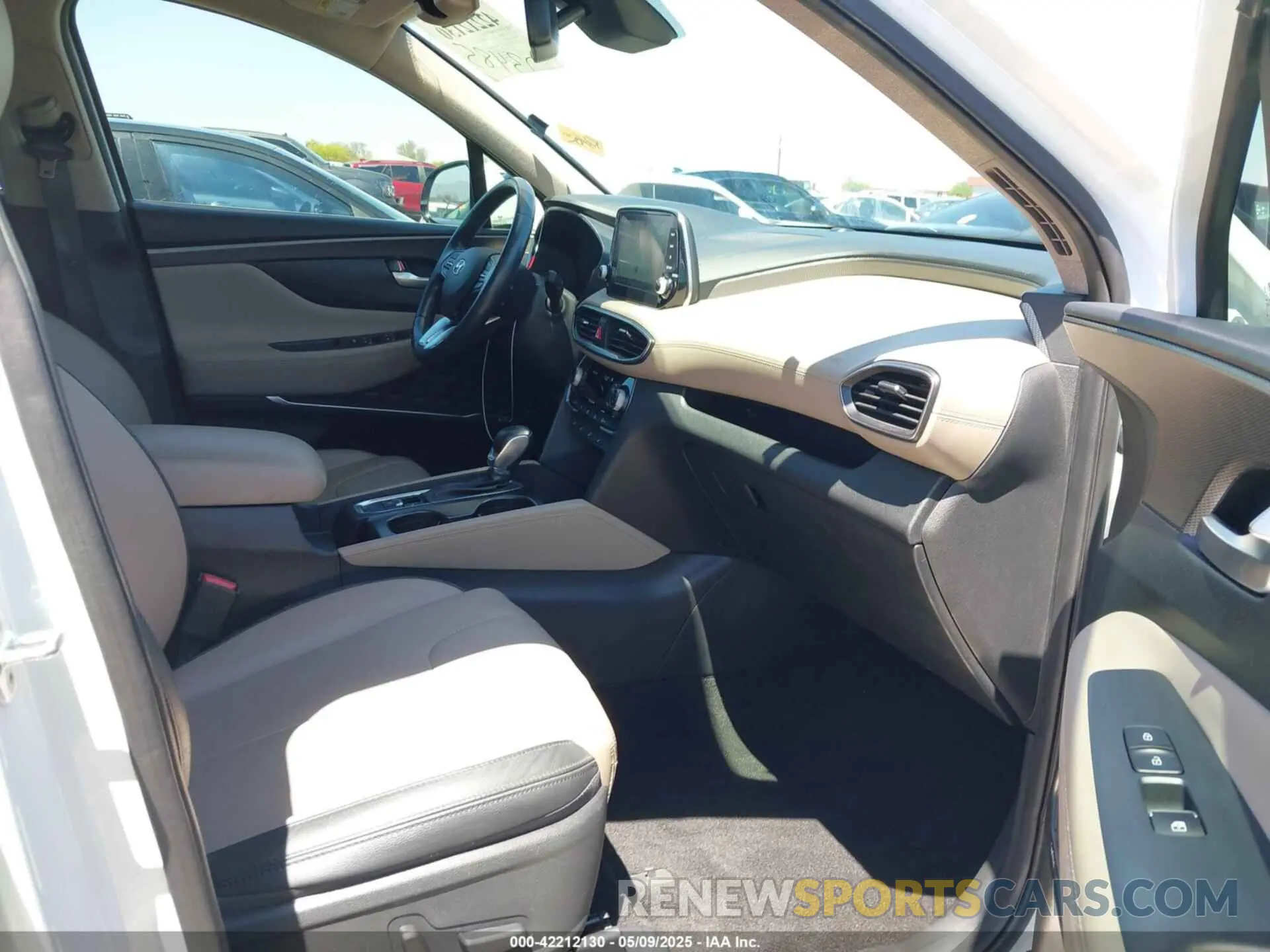 5 Photograph of a damaged car 5NMS5CAD8LH209374 HYUNDAI SANTA FE 2020