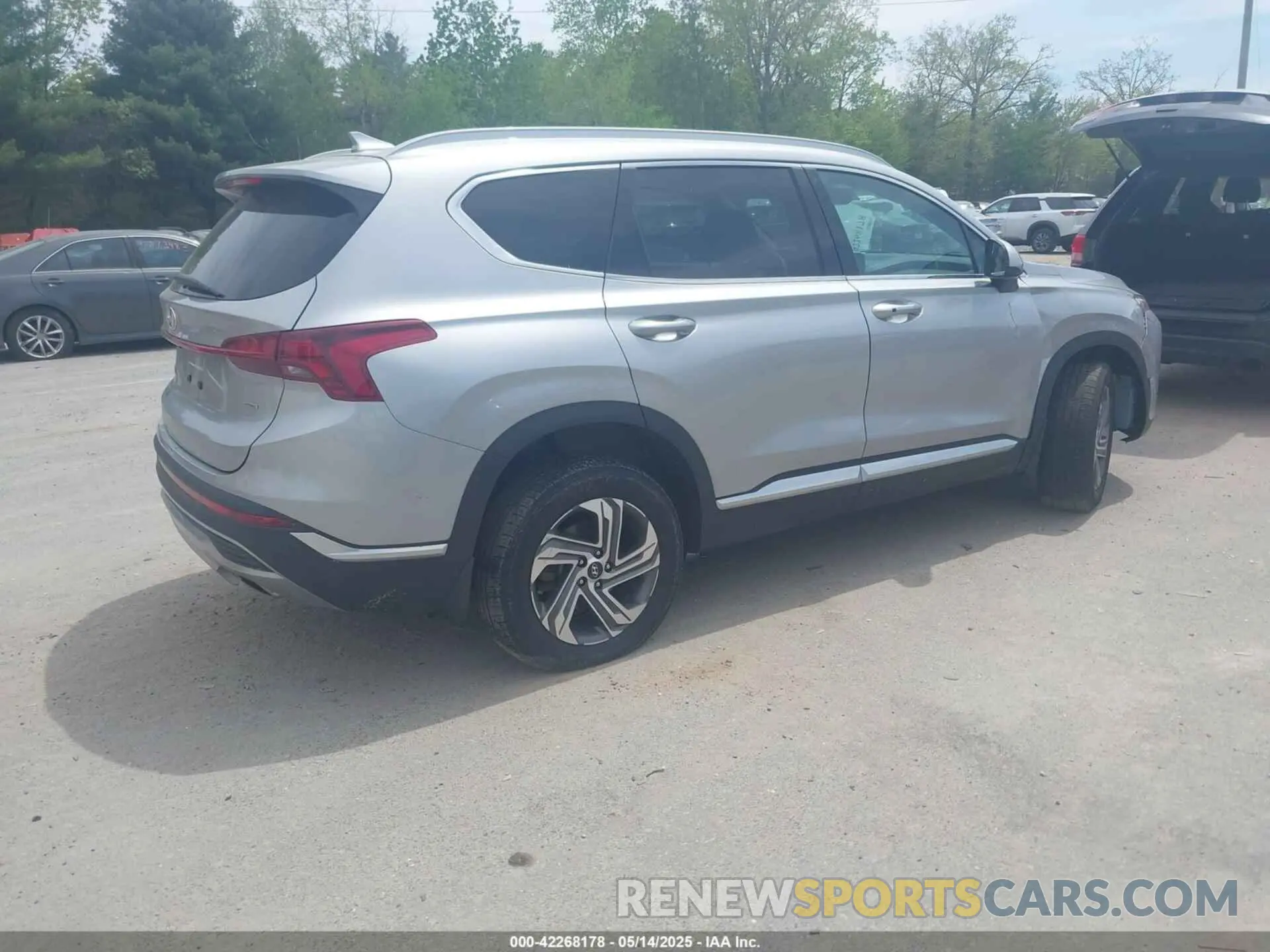 4 Photograph of a damaged car 5NMS2DAJ5MH360274 HYUNDAI SANTA FE 2021
