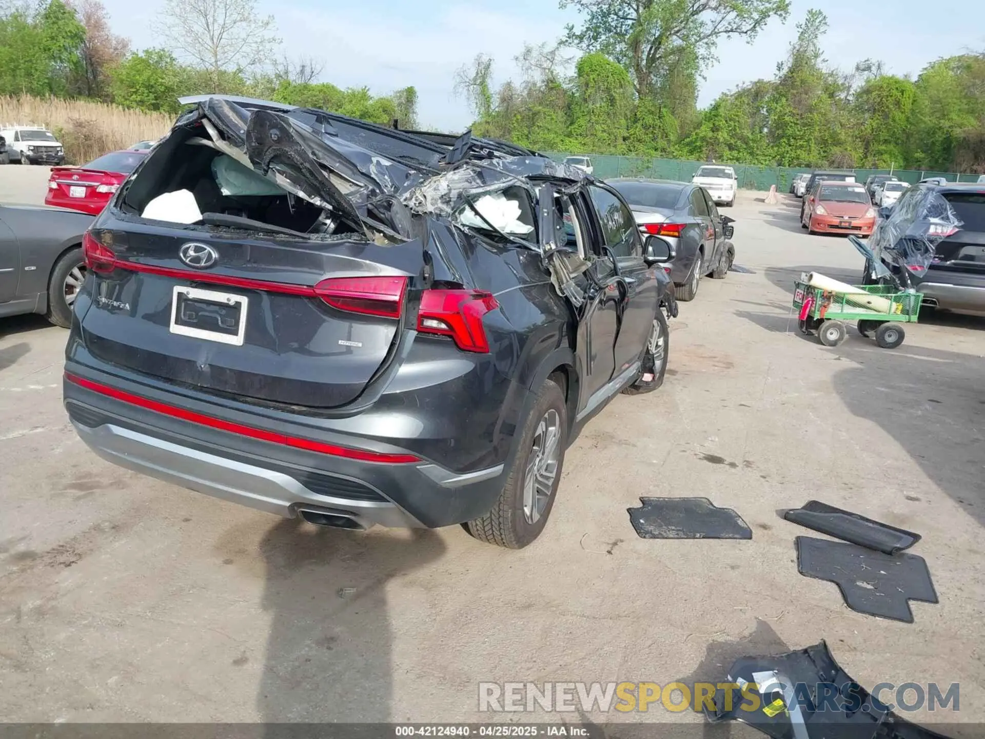 4 Photograph of a damaged car 5NMS3DAJ2MH365039 HYUNDAI SANTA FE 2021