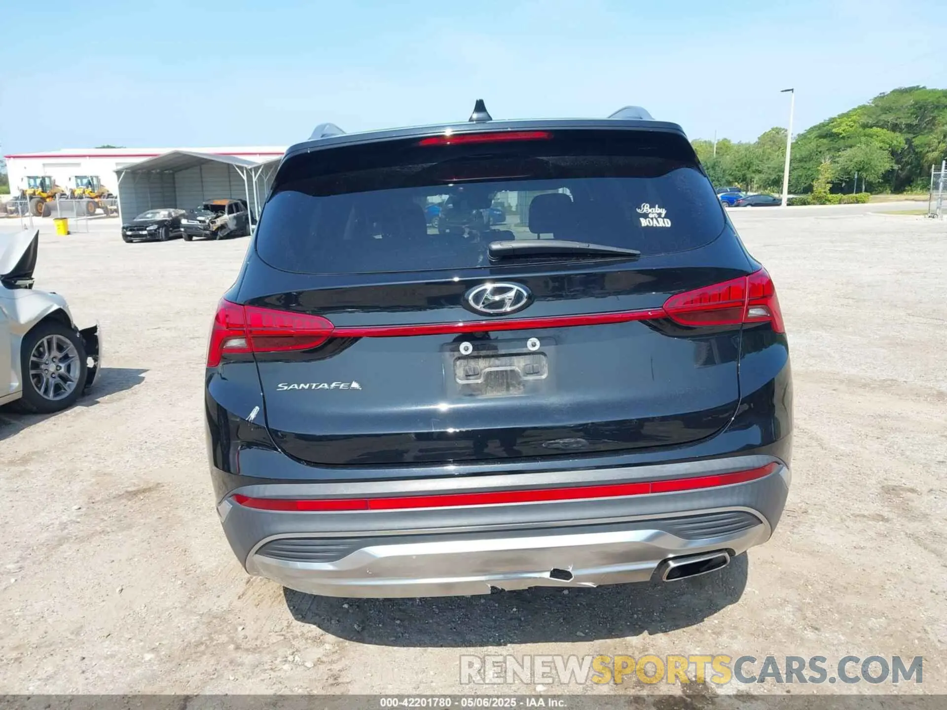 17 Photograph of a damaged car 5NMS64AJ3MH331523 HYUNDAI SANTA FE 2021