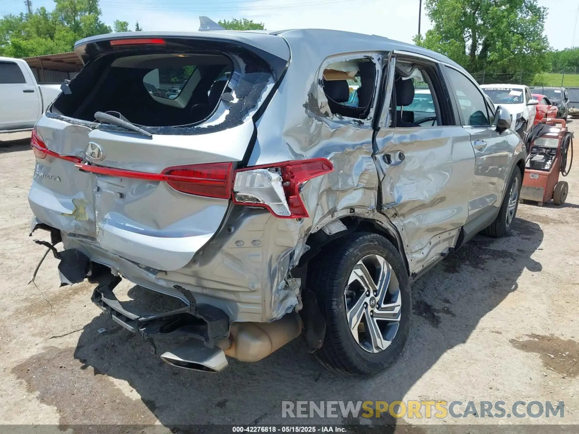 4 Photograph of a damaged car 5NMS14AJ7NH393037 HYUNDAI SANTA FE 2022
