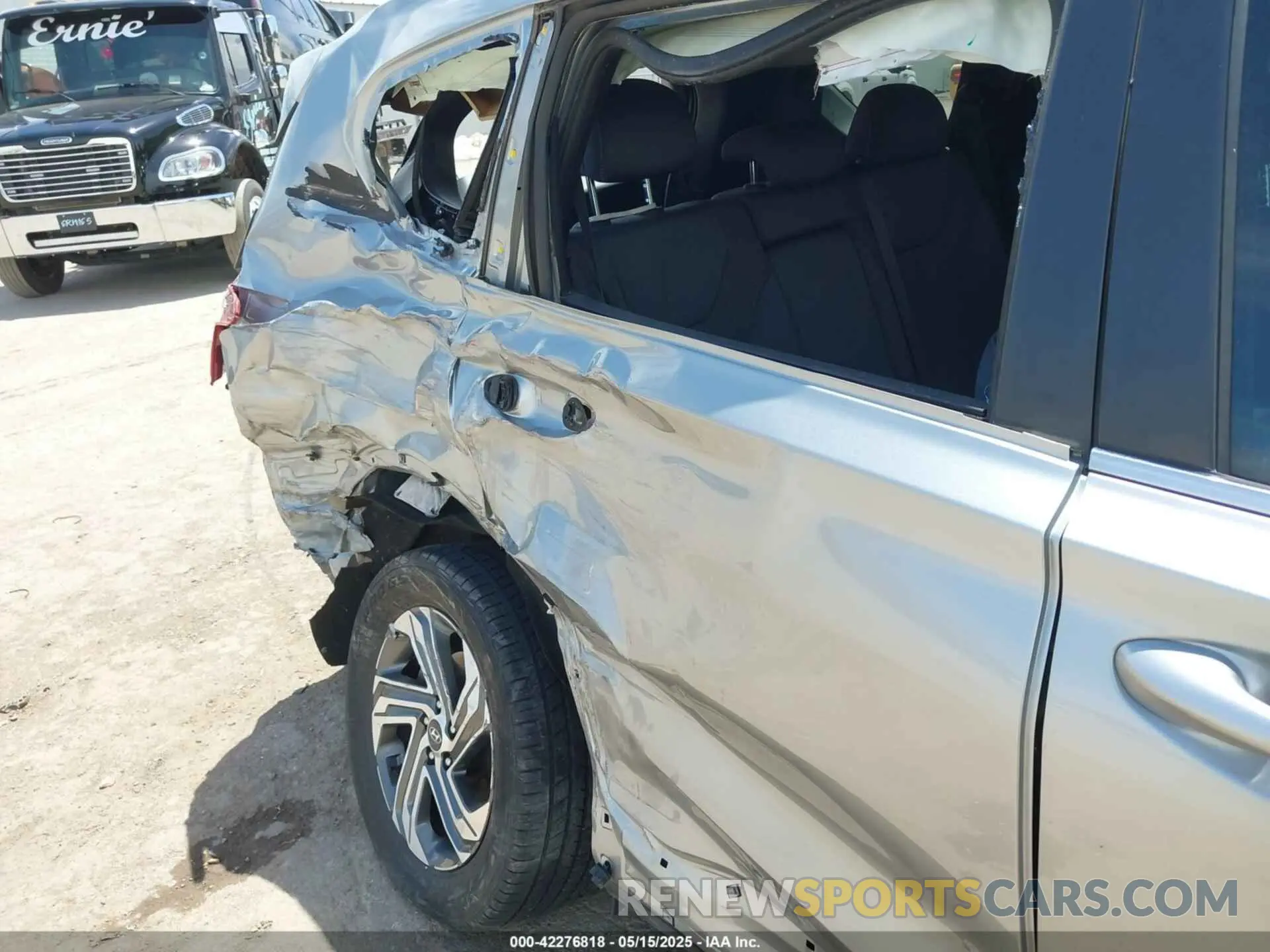 6 Photograph of a damaged car 5NMS14AJ7NH393037 HYUNDAI SANTA FE 2022