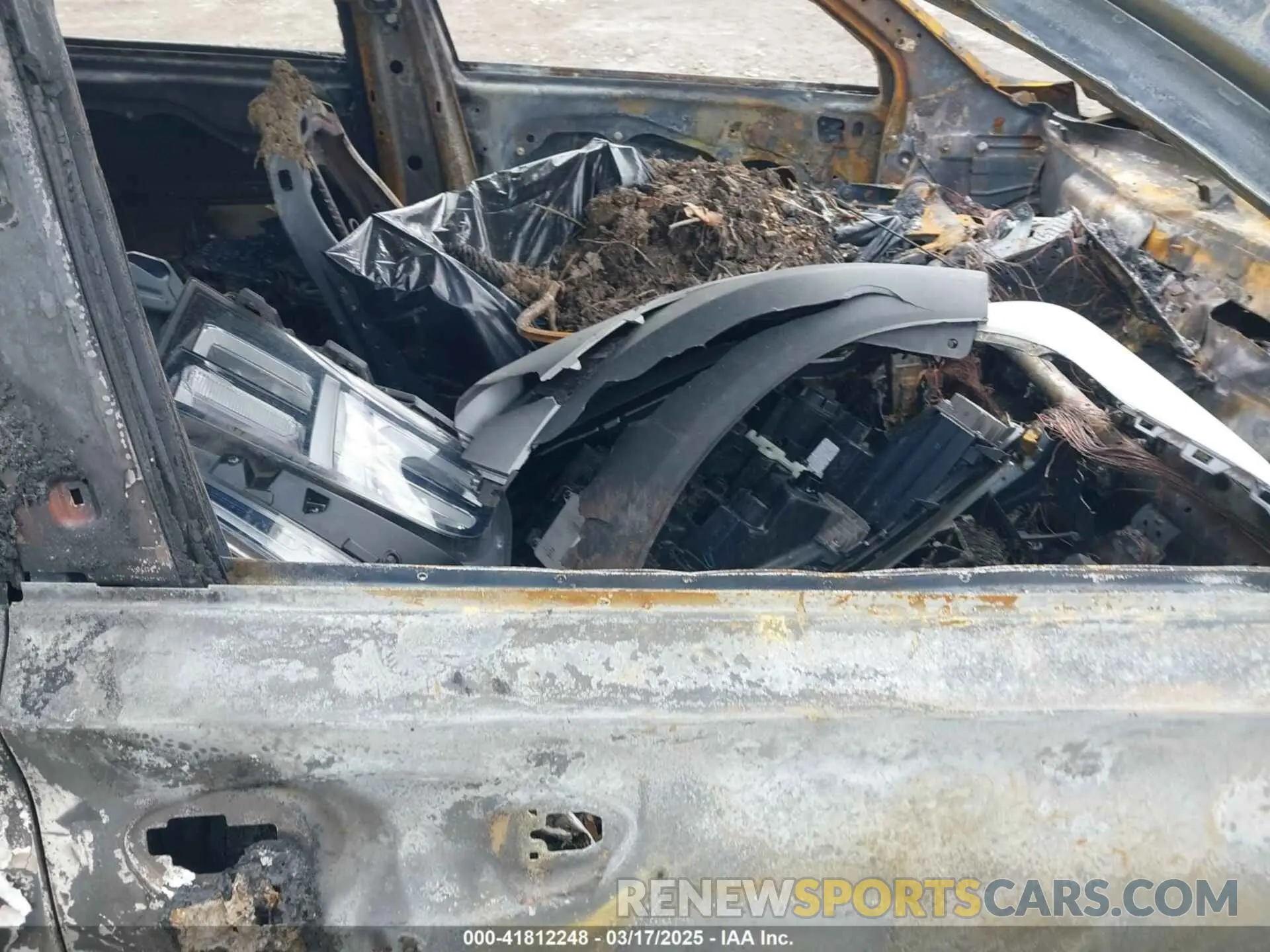 5 Photograph of a damaged car 5NMS1DAJ1NH417462 HYUNDAI SANTA FE 2022
