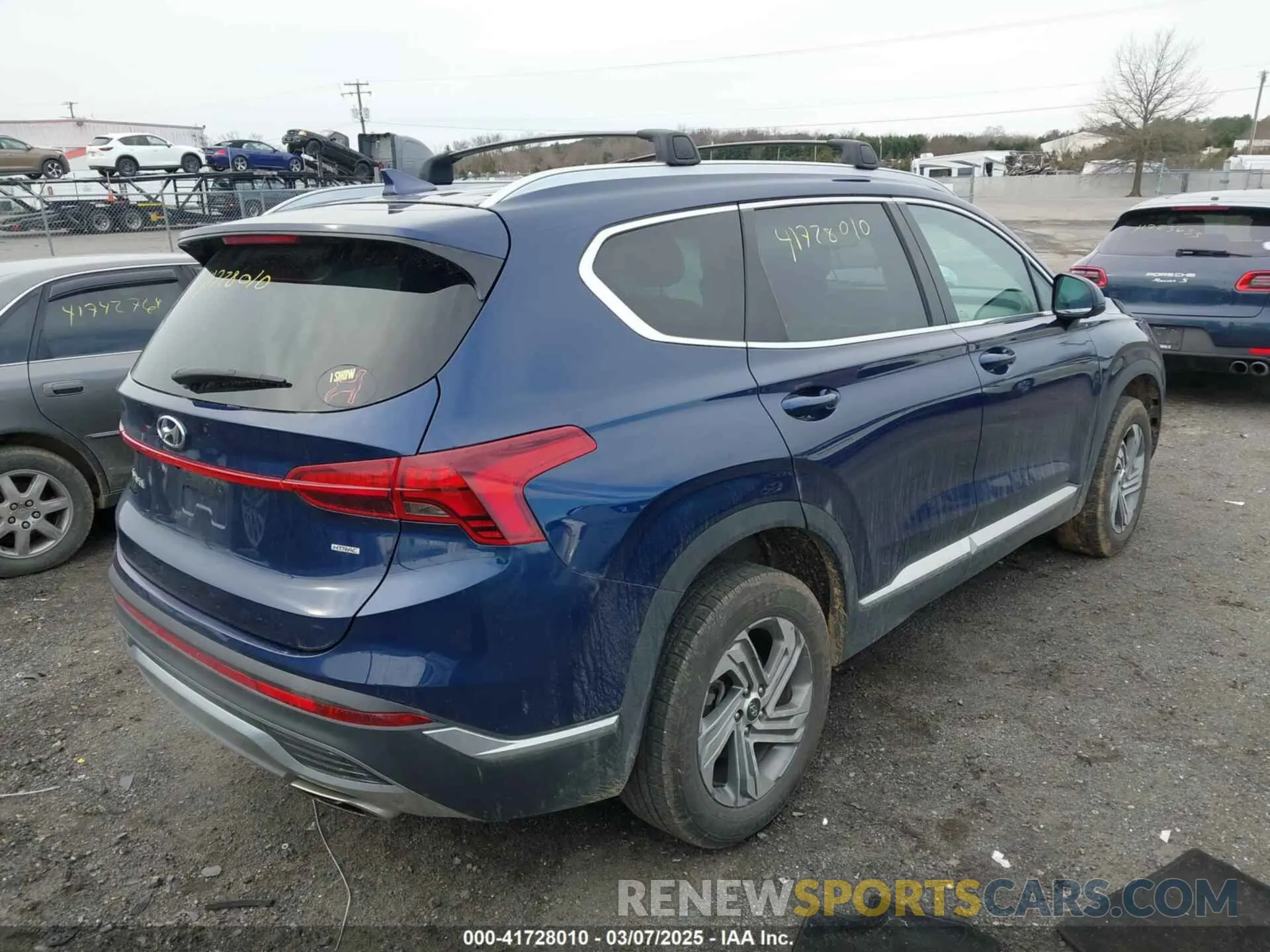 4 Photograph of a damaged car 5NMS2DAJ8NH443618 HYUNDAI SANTA FE 2022