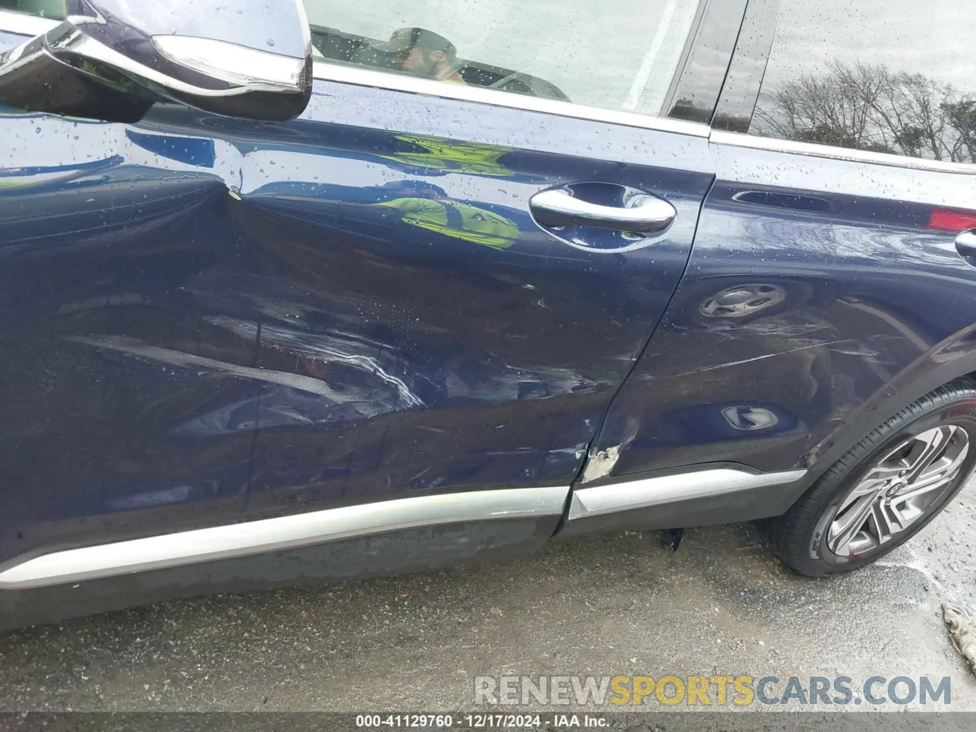 17 Photograph of a damaged car 5NMS34AJ8NH468161 HYUNDAI SANTA FE 2022