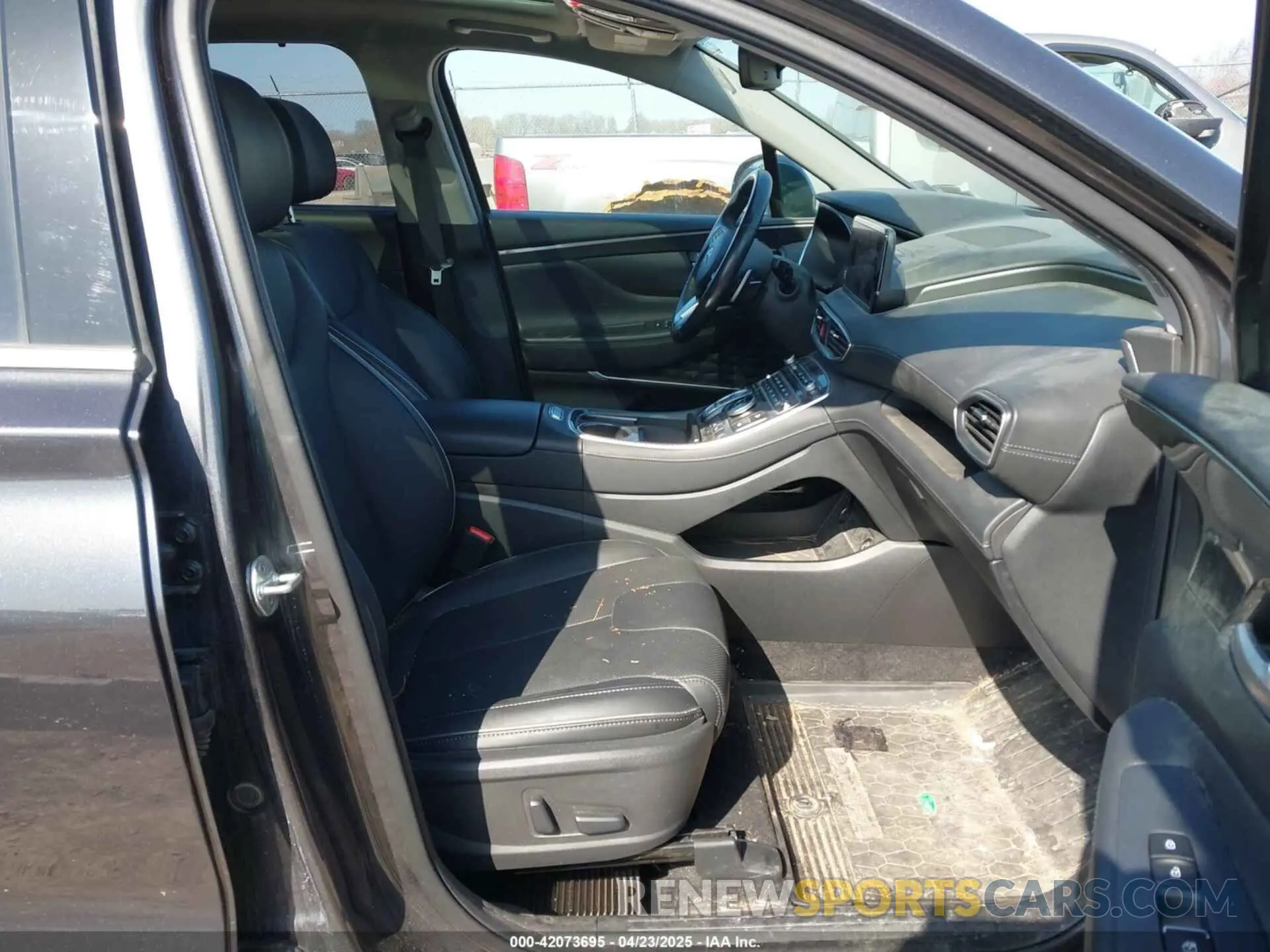 5 Photograph of a damaged car 5NMS3DAJ2NH444079 HYUNDAI SANTA FE 2022