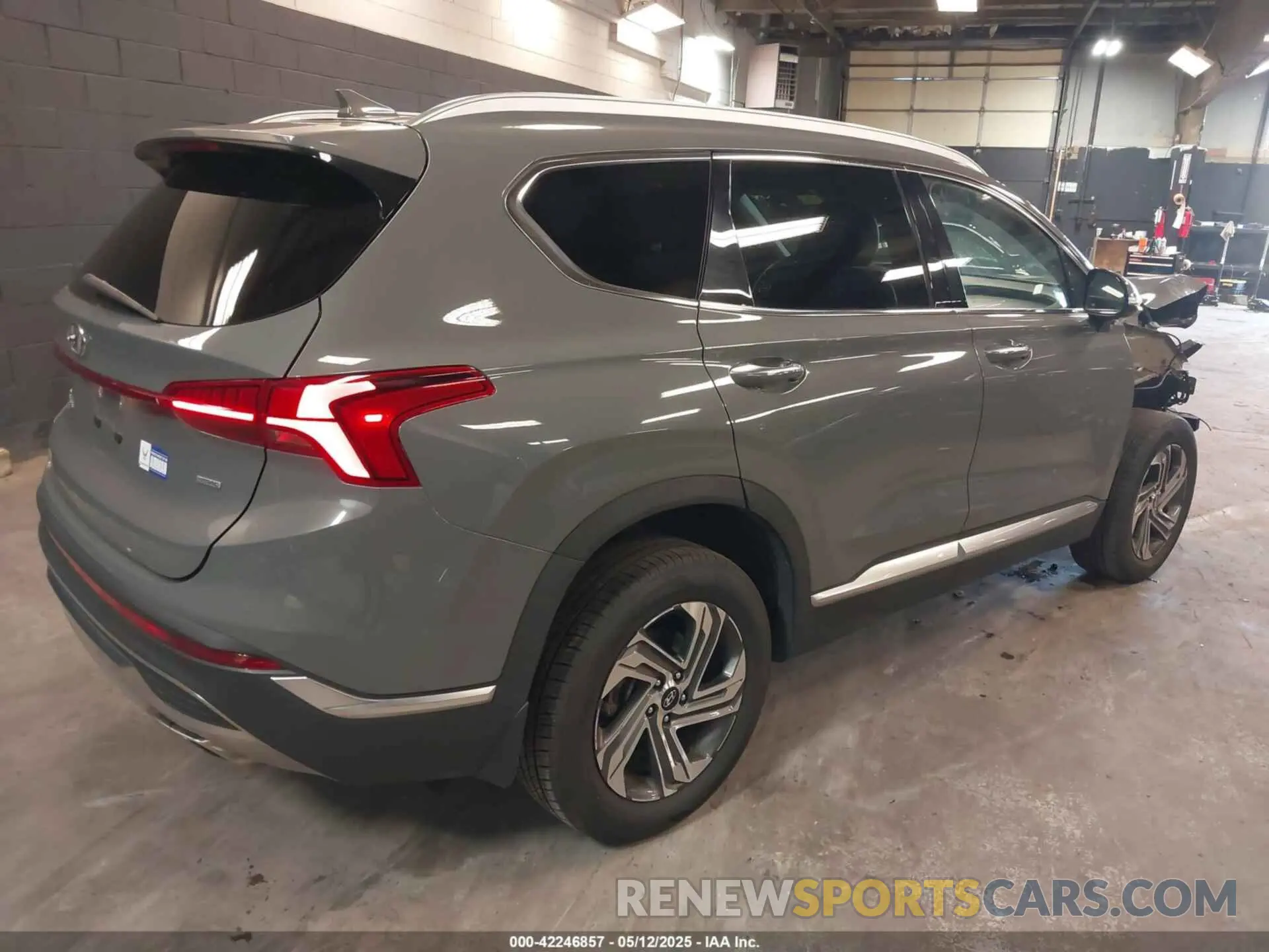 4 Photograph of a damaged car 5NMS3DAJXNH475578 HYUNDAI SANTA FE 2022