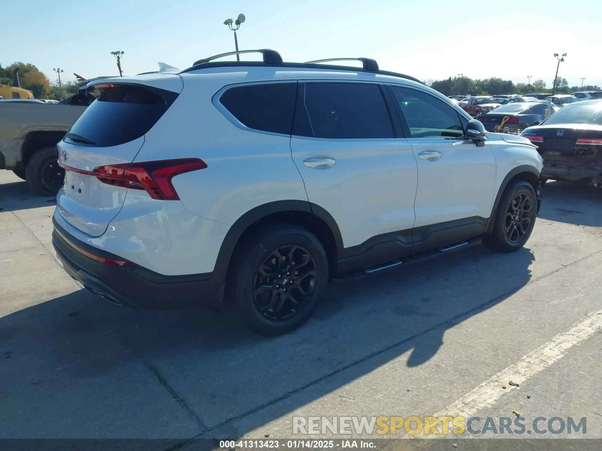 4 Photograph of a damaged car 5NMS64AJ5NH477052 HYUNDAI SANTA FE 2022