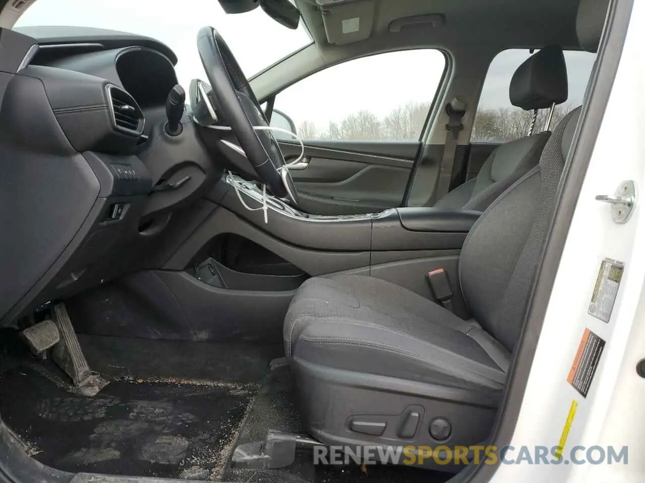 7 Photograph of a damaged car 5NMS6DAJ9NH385281 HYUNDAI SANTA FE 2022