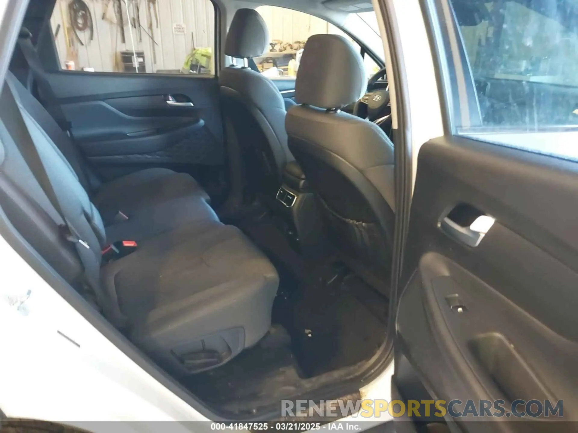 8 Photograph of a damaged car 5NMS1DAJ1PH617129 HYUNDAI SANTA FE 2023