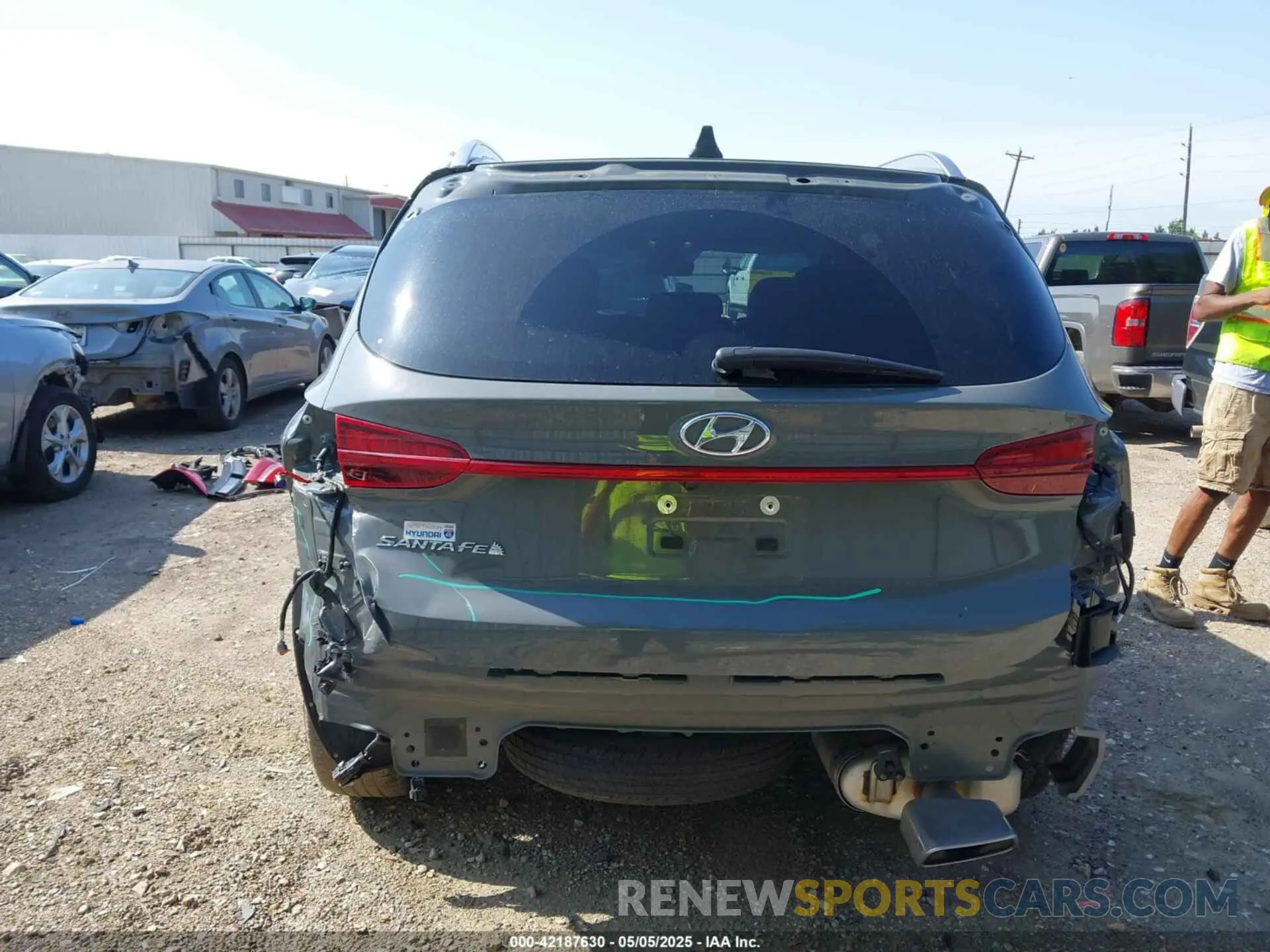 17 Photograph of a damaged car 5NMS24AJ0PH494193 HYUNDAI SANTA FE 2023