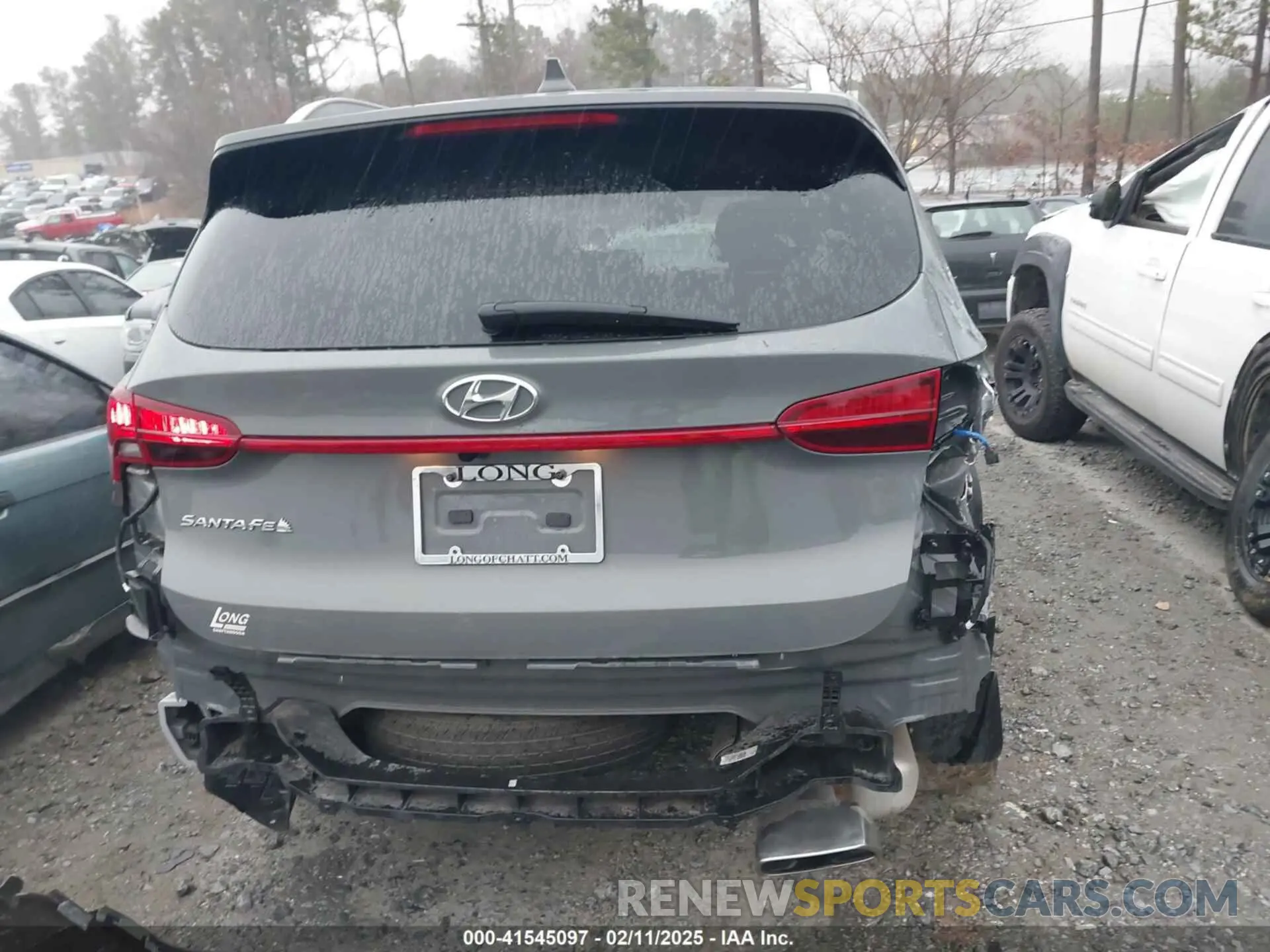 17 Photograph of a damaged car 5NMS24AJ0PH553937 HYUNDAI SANTA FE 2023