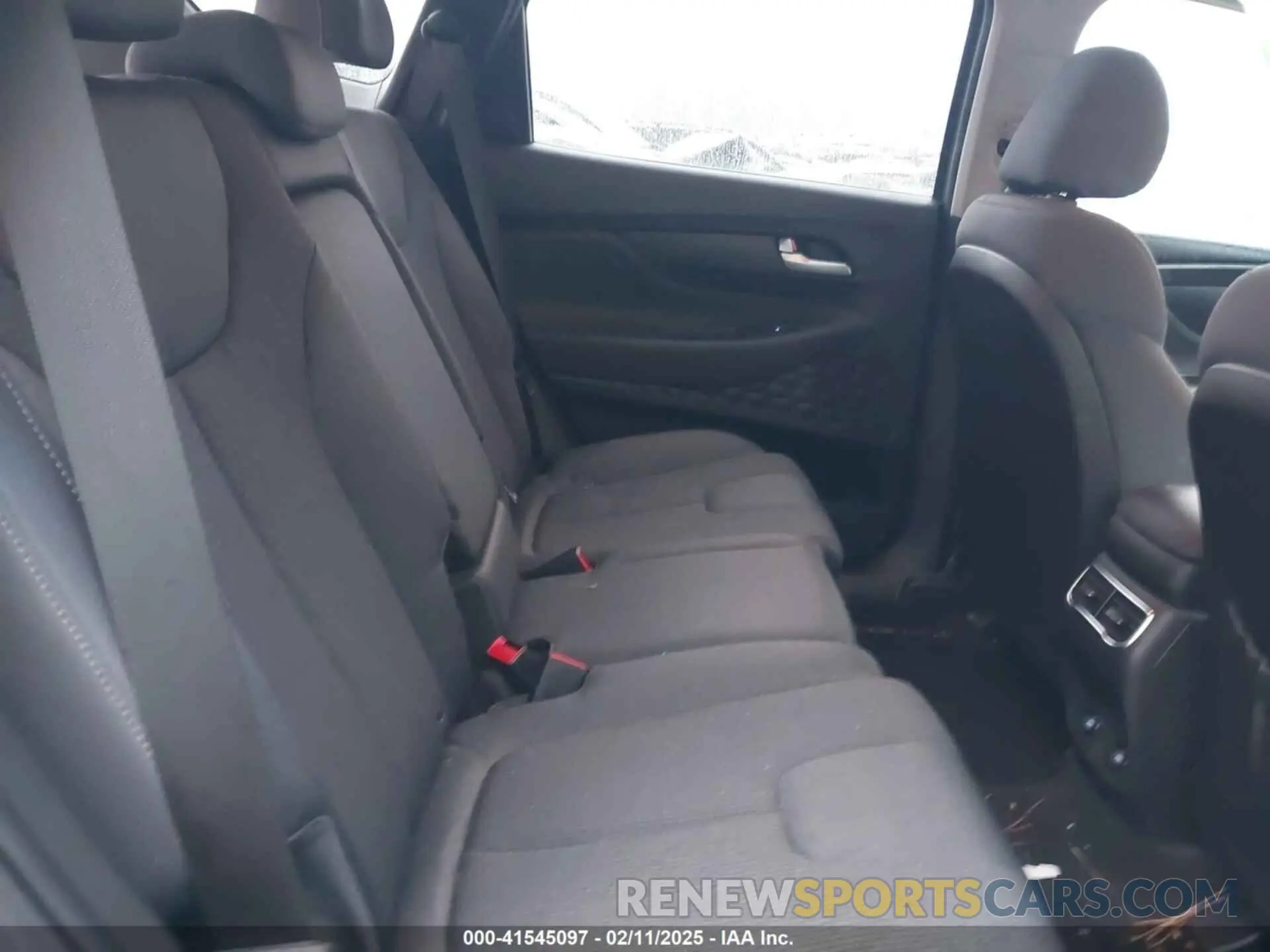 8 Photograph of a damaged car 5NMS24AJ0PH553937 HYUNDAI SANTA FE 2023