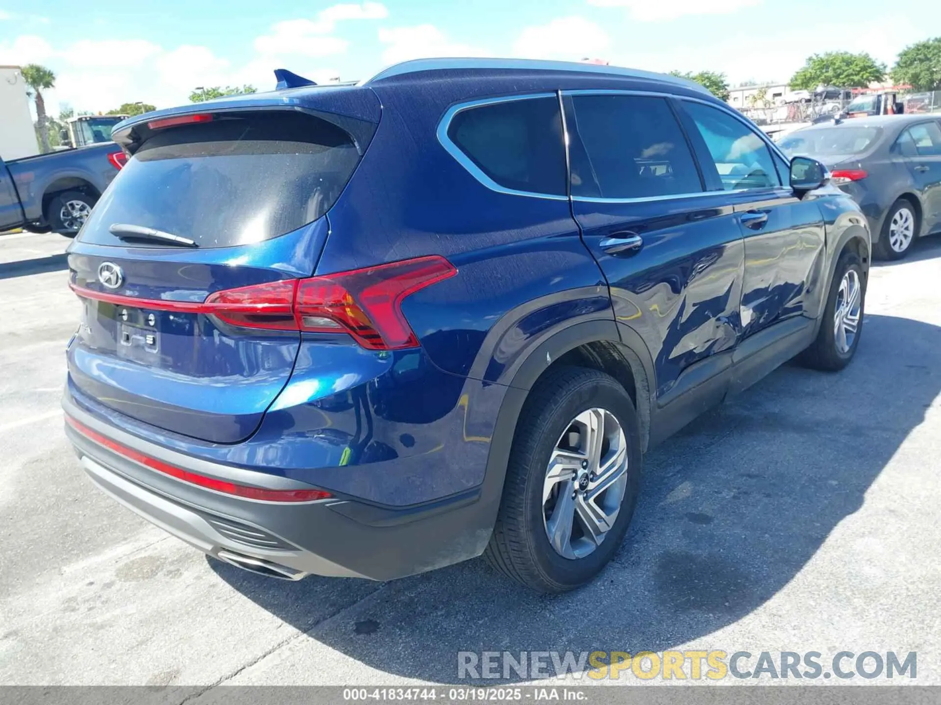 4 Photograph of a damaged car 5NMS24AJ4PH567856 HYUNDAI SANTA FE 2023