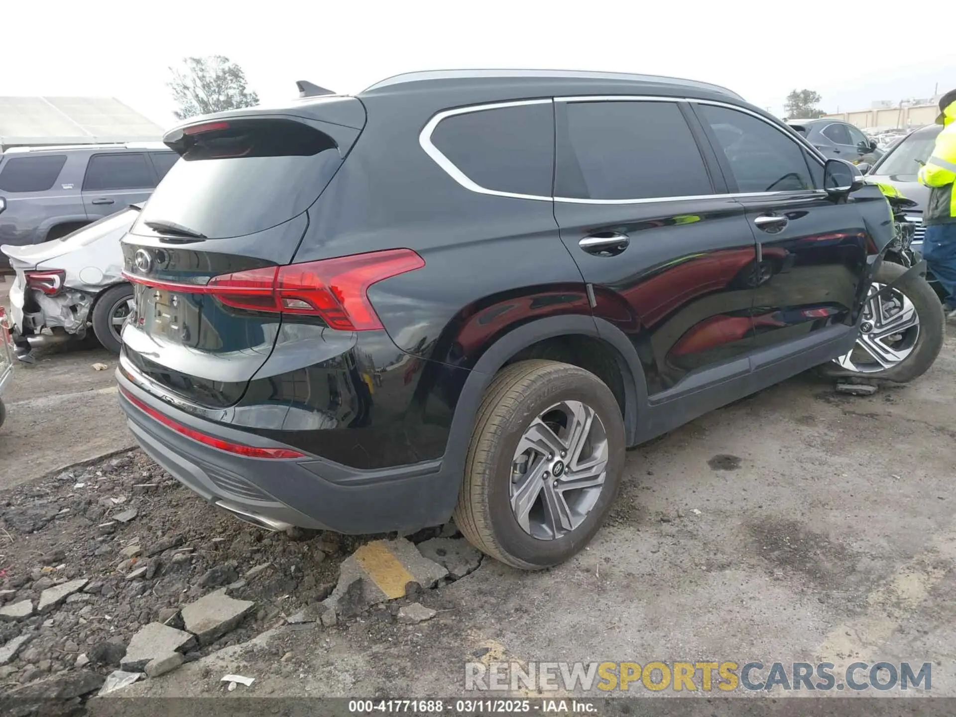4 Photograph of a damaged car 5NMS24AJXPH638722 HYUNDAI SANTA FE 2023