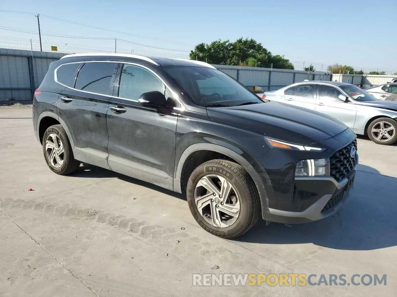 4 Photograph of a damaged car 5NMS2DAJ2PH547881 HYUNDAI SANTA FE 2023