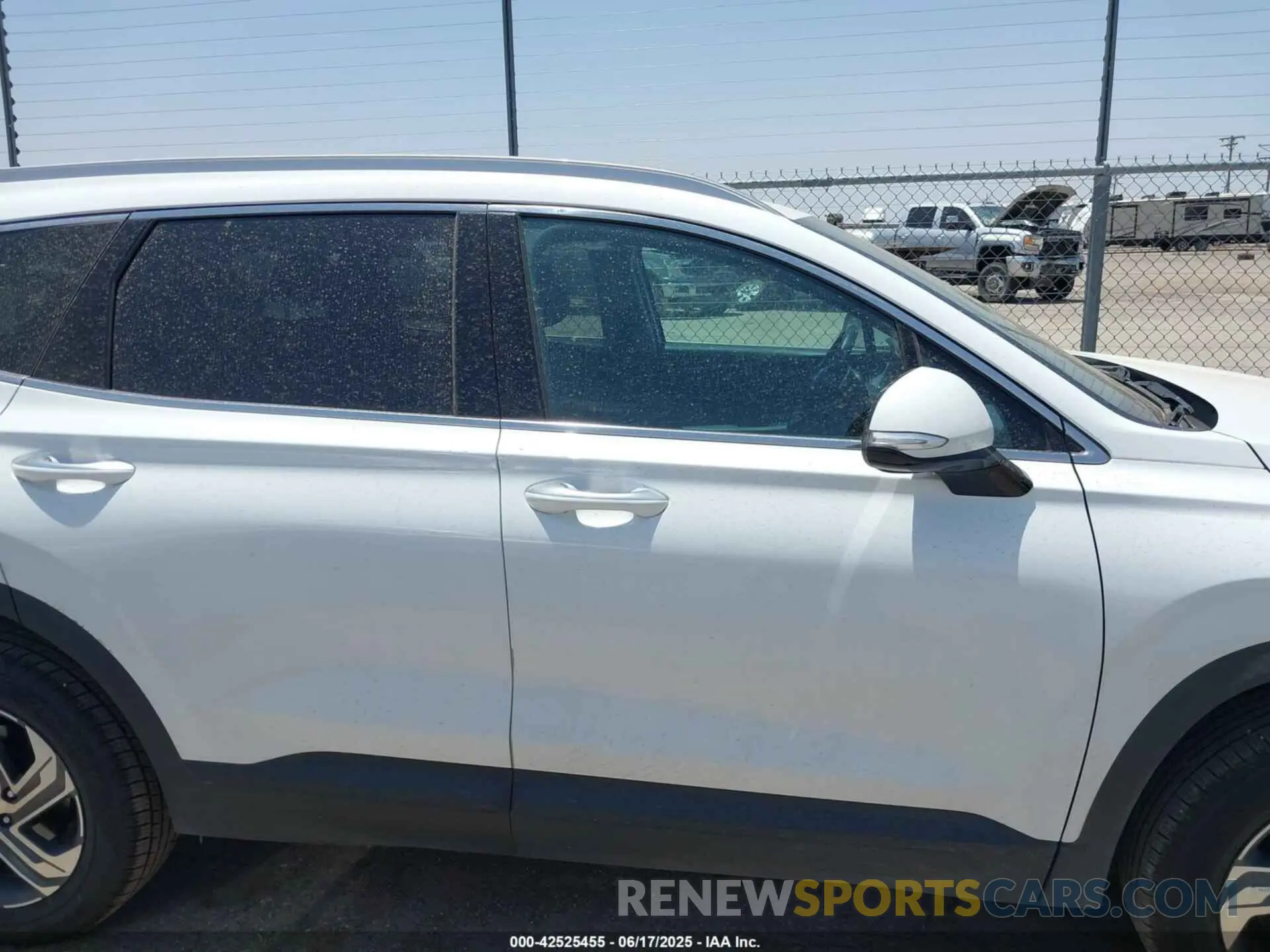 13 Photograph of a damaged car 5NMS2DAJ9PH562670 HYUNDAI SANTA FE 2023