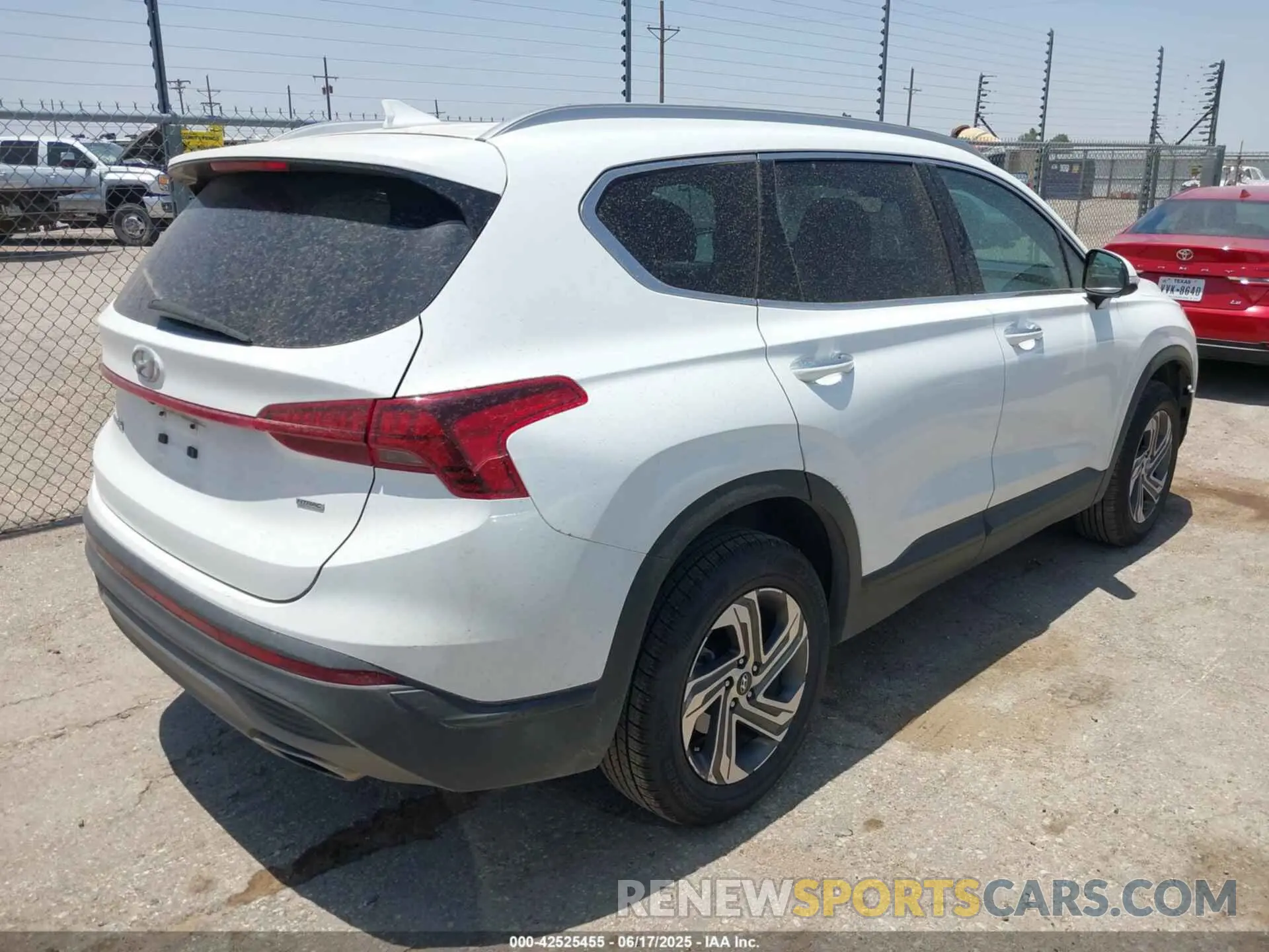 4 Photograph of a damaged car 5NMS2DAJ9PH562670 HYUNDAI SANTA FE 2023