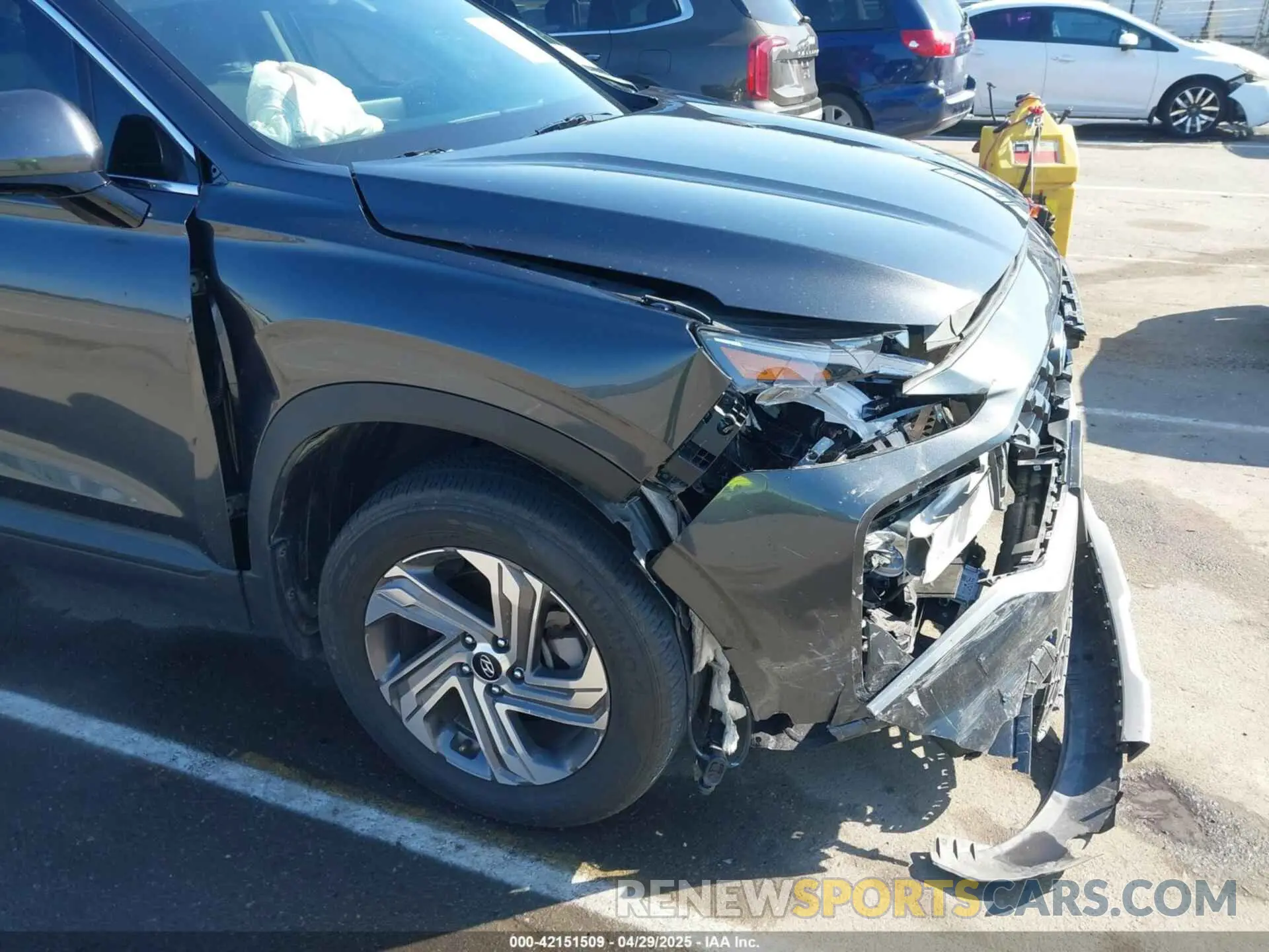 18 Photograph of a damaged car 5NMS2DAJ9PH570493 HYUNDAI SANTA FE 2023