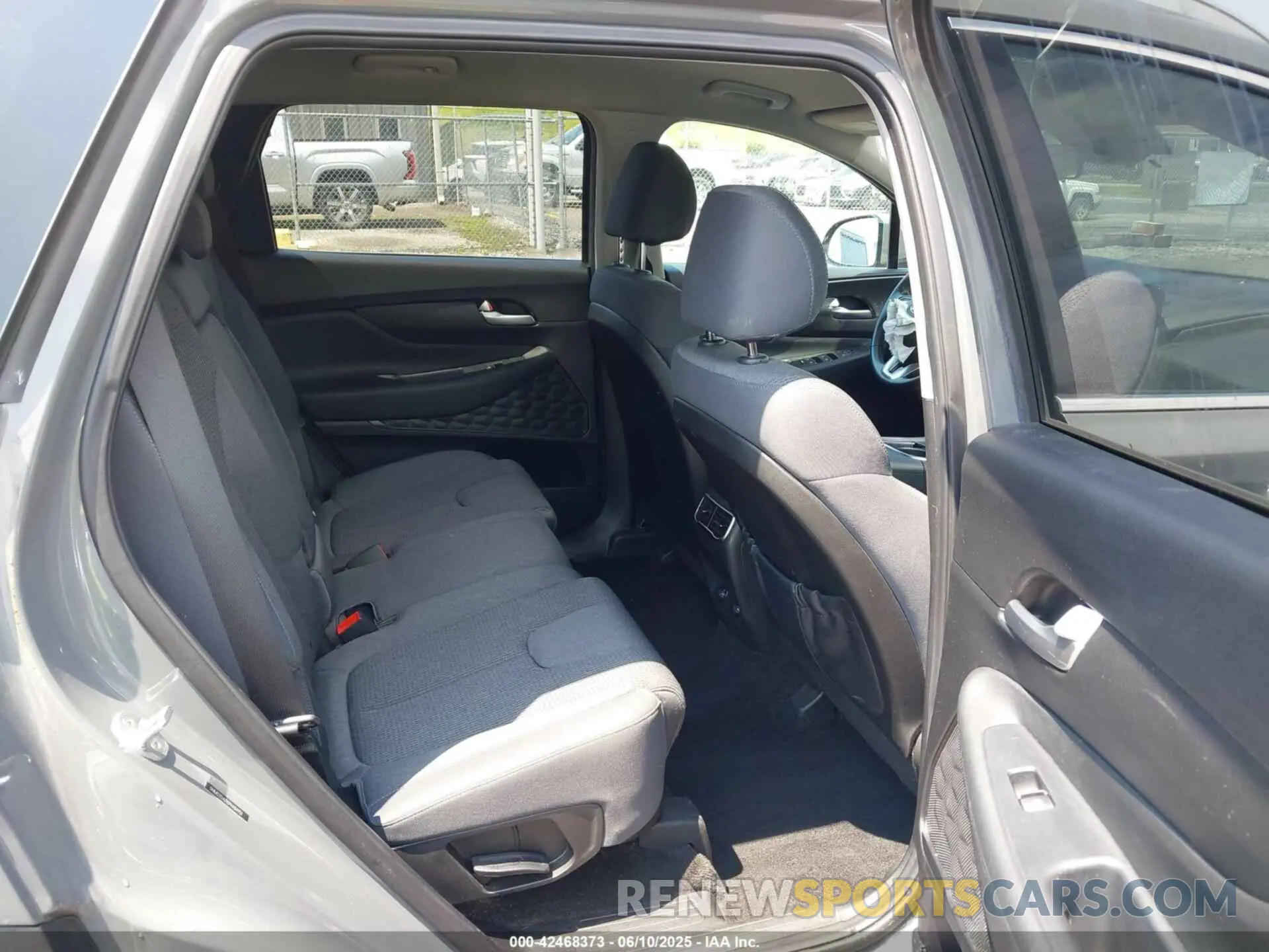 8 Photograph of a damaged car 5NMS2DAJXPH484951 HYUNDAI SANTA FE 2023