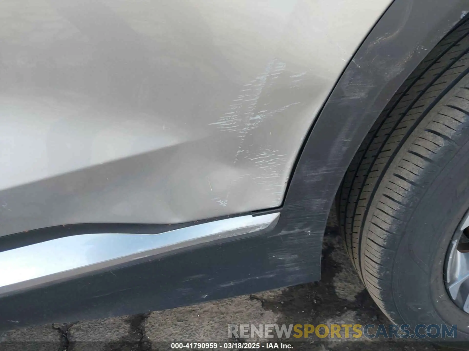 18 Photograph of a damaged car 5NMS3DAJ3PH604263 HYUNDAI SANTA FE 2023