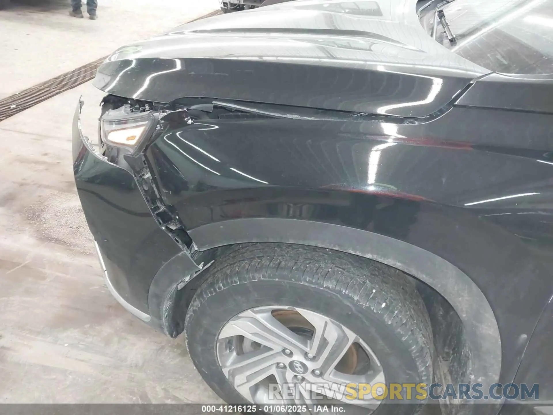 17 Photograph of a damaged car 5NMS3DAJ5PH568950 HYUNDAI SANTA FE 2023