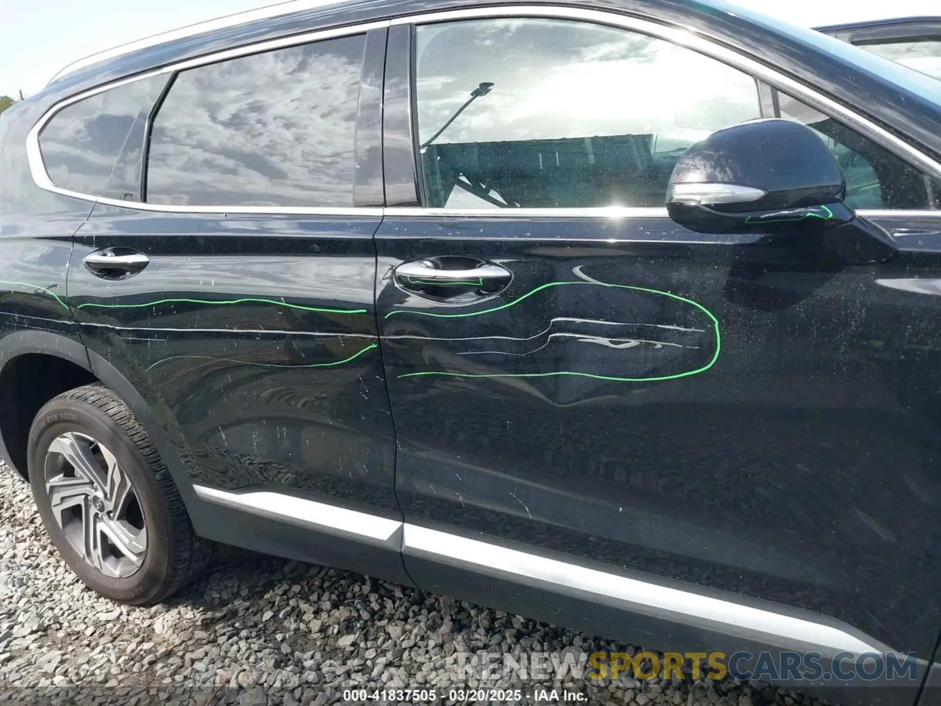 17 Photograph of a damaged car 5NMS3DAJ6PH570707 HYUNDAI SANTA FE 2023