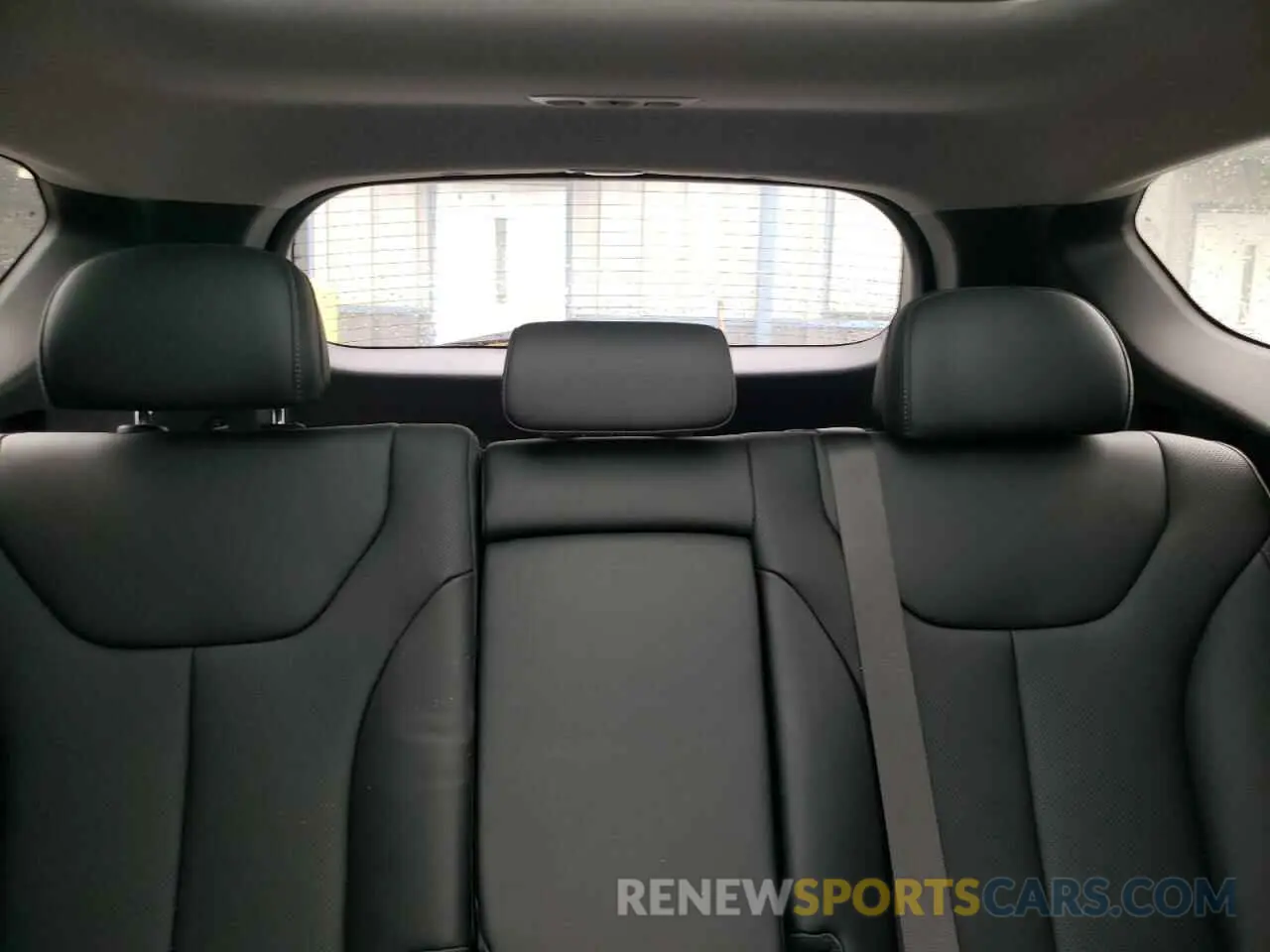 10 Photograph of a damaged car 5NMS5DA18PH015350 HYUNDAI SANTA FE 2023