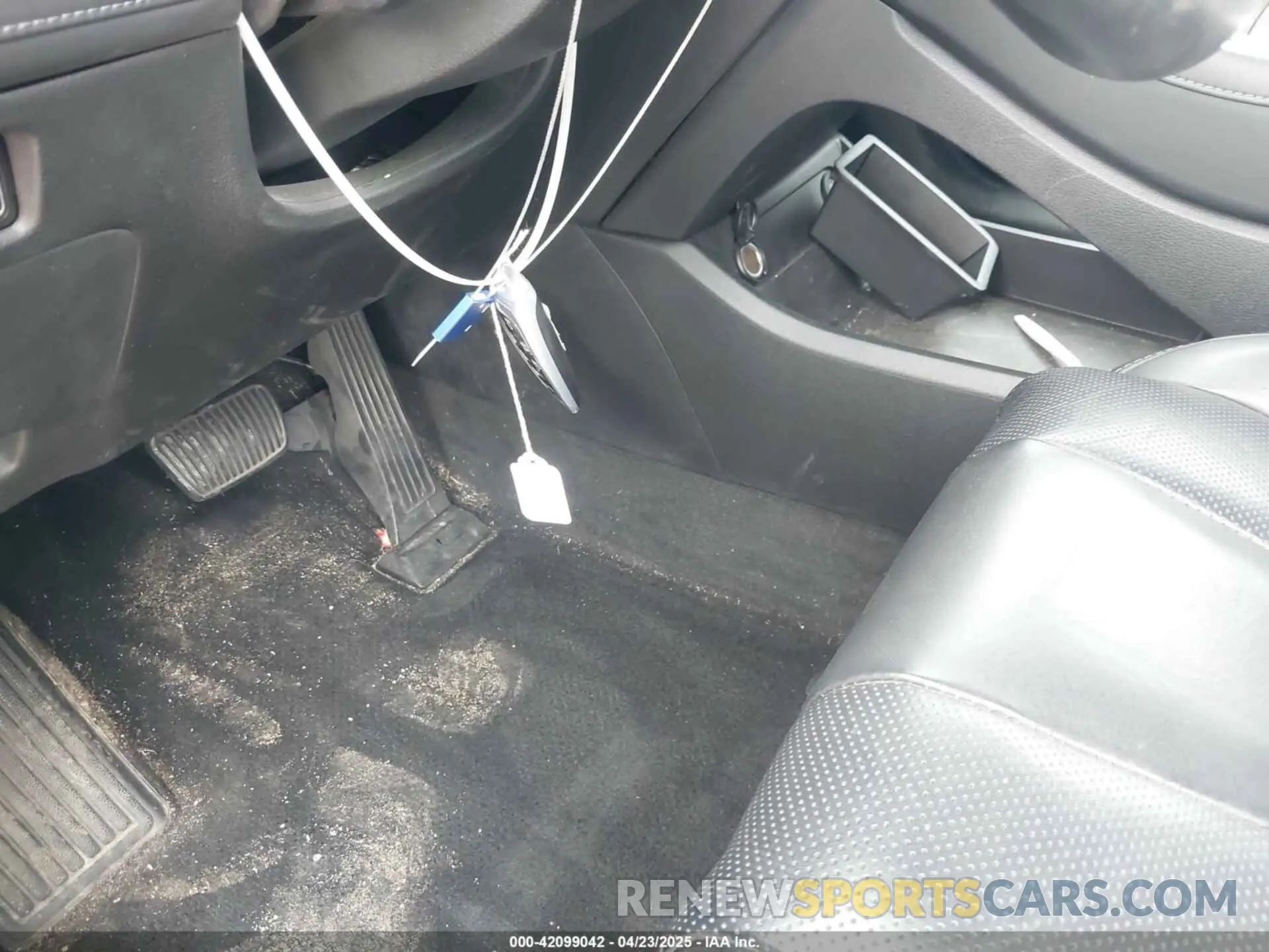 11 Photograph of a damaged car 5NMS5DAL1PH492249 HYUNDAI SANTA FE 2023
