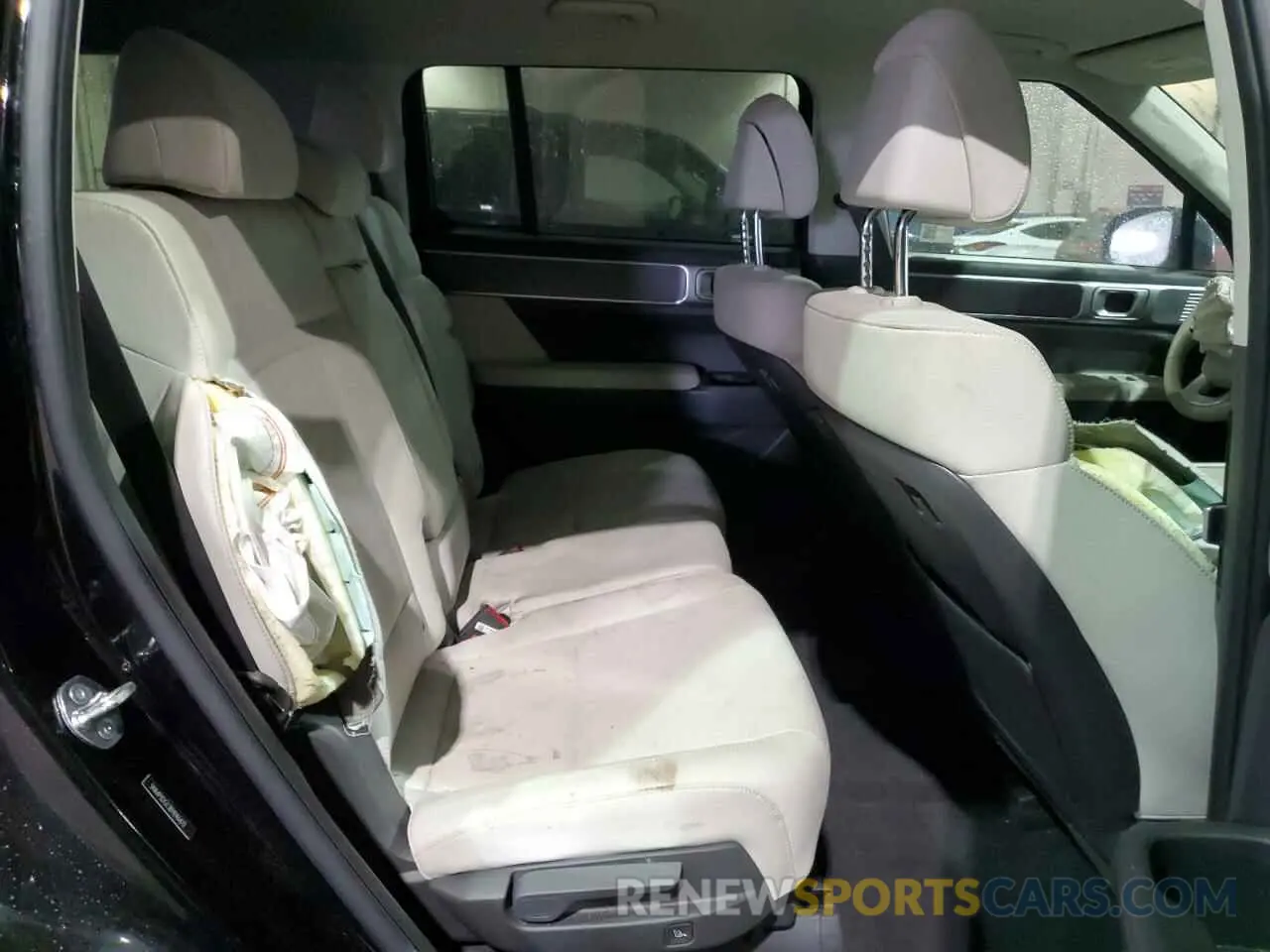 11 Photograph of a damaged car 5NMP1DGL1RH046470 HYUNDAI SANTA FE 2024