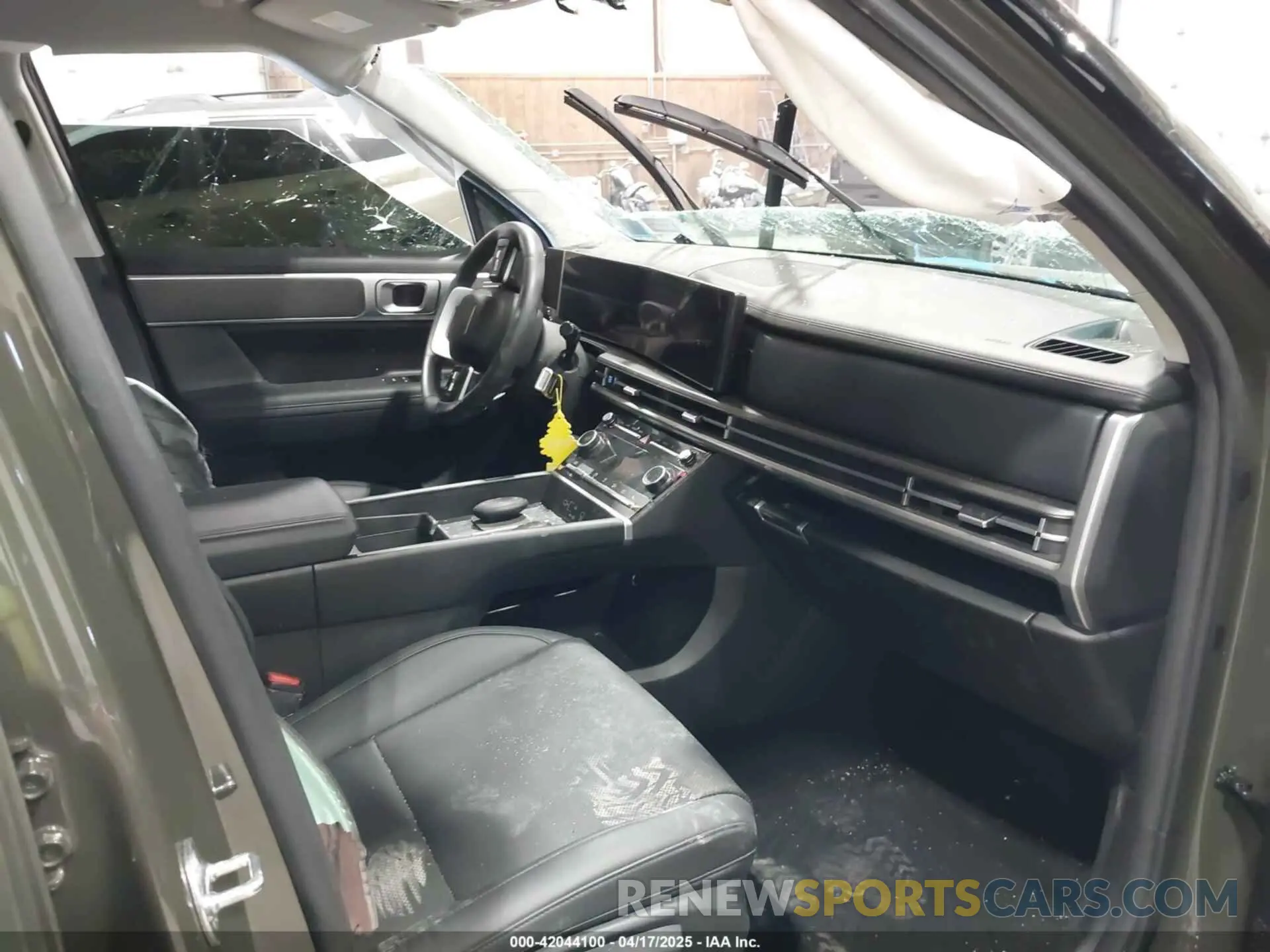 5 Photograph of a damaged car 5NMP2DGL3RH053823 HYUNDAI SANTA FE 2024