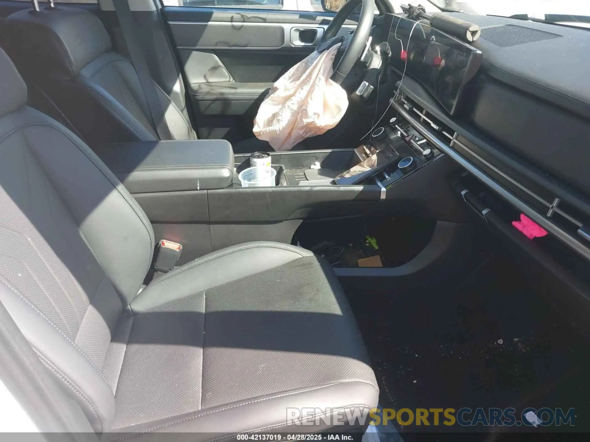 5 Photograph of a damaged car 5NMP3DGL6RH009814 HYUNDAI SANTA FE 2024
