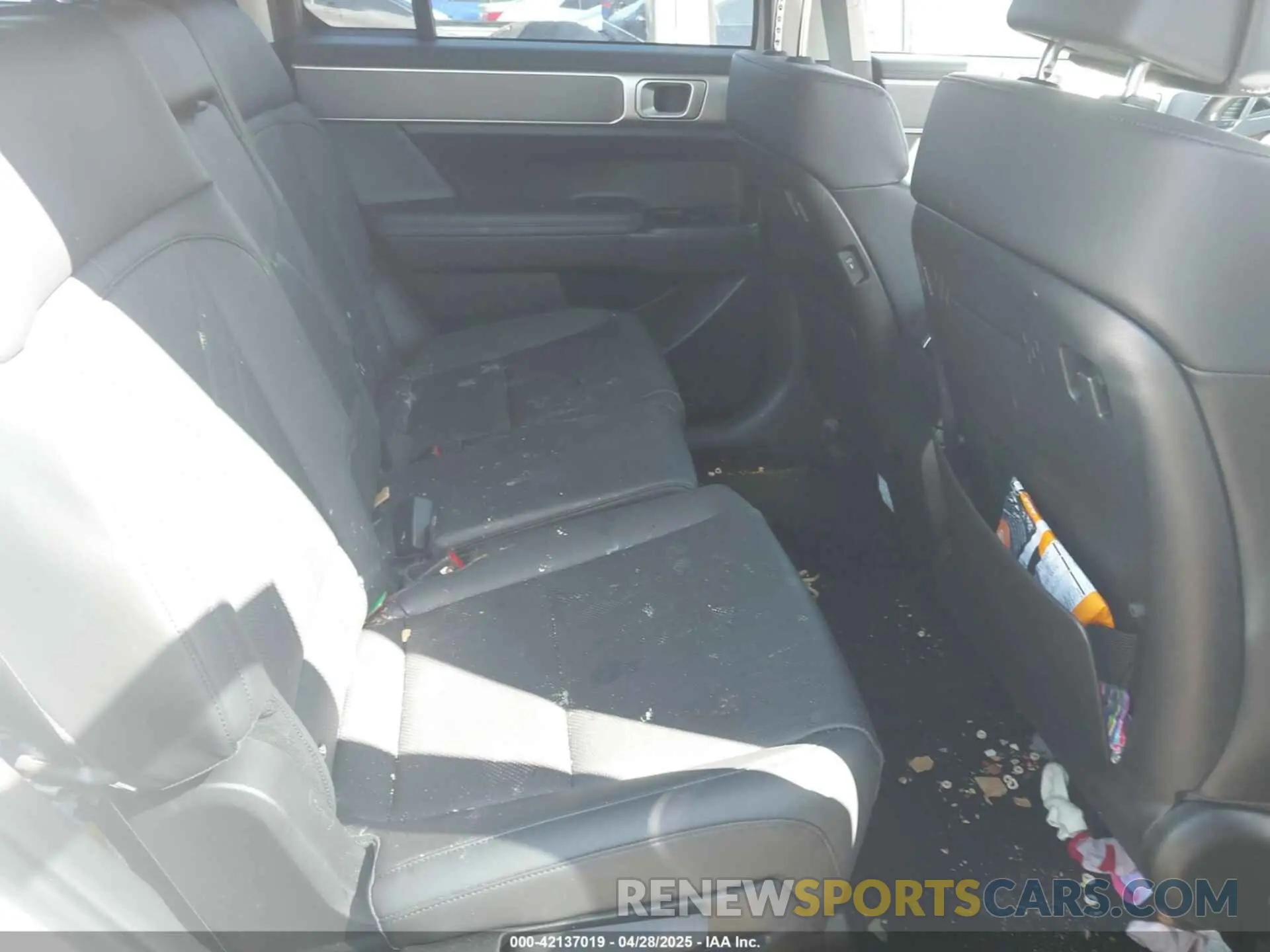 8 Photograph of a damaged car 5NMP3DGL6RH009814 HYUNDAI SANTA FE 2024