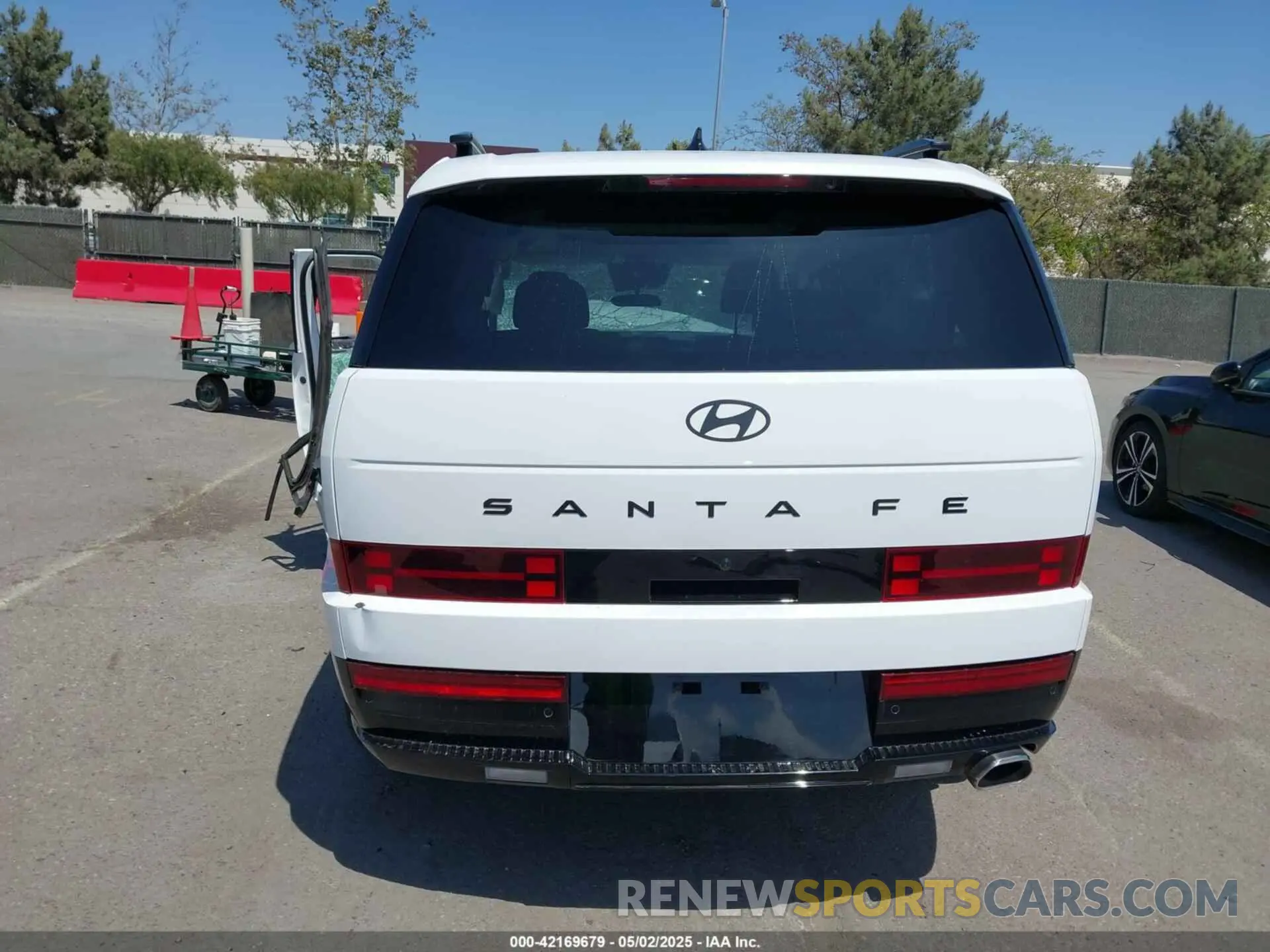 17 Photograph of a damaged car 5NMP54GL0RH043063 HYUNDAI SANTA FE 2024